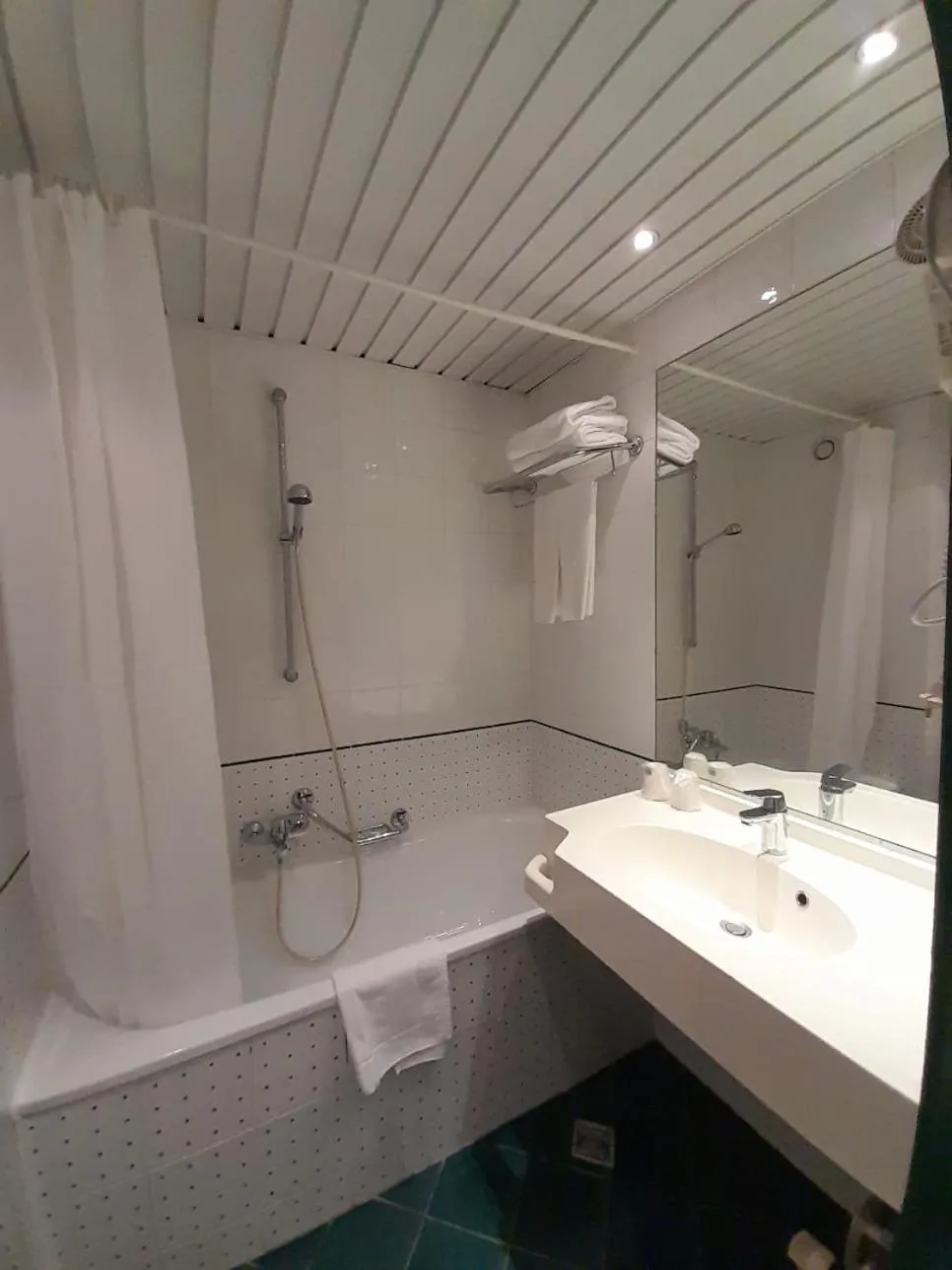 Shower in Hotel Le Dome