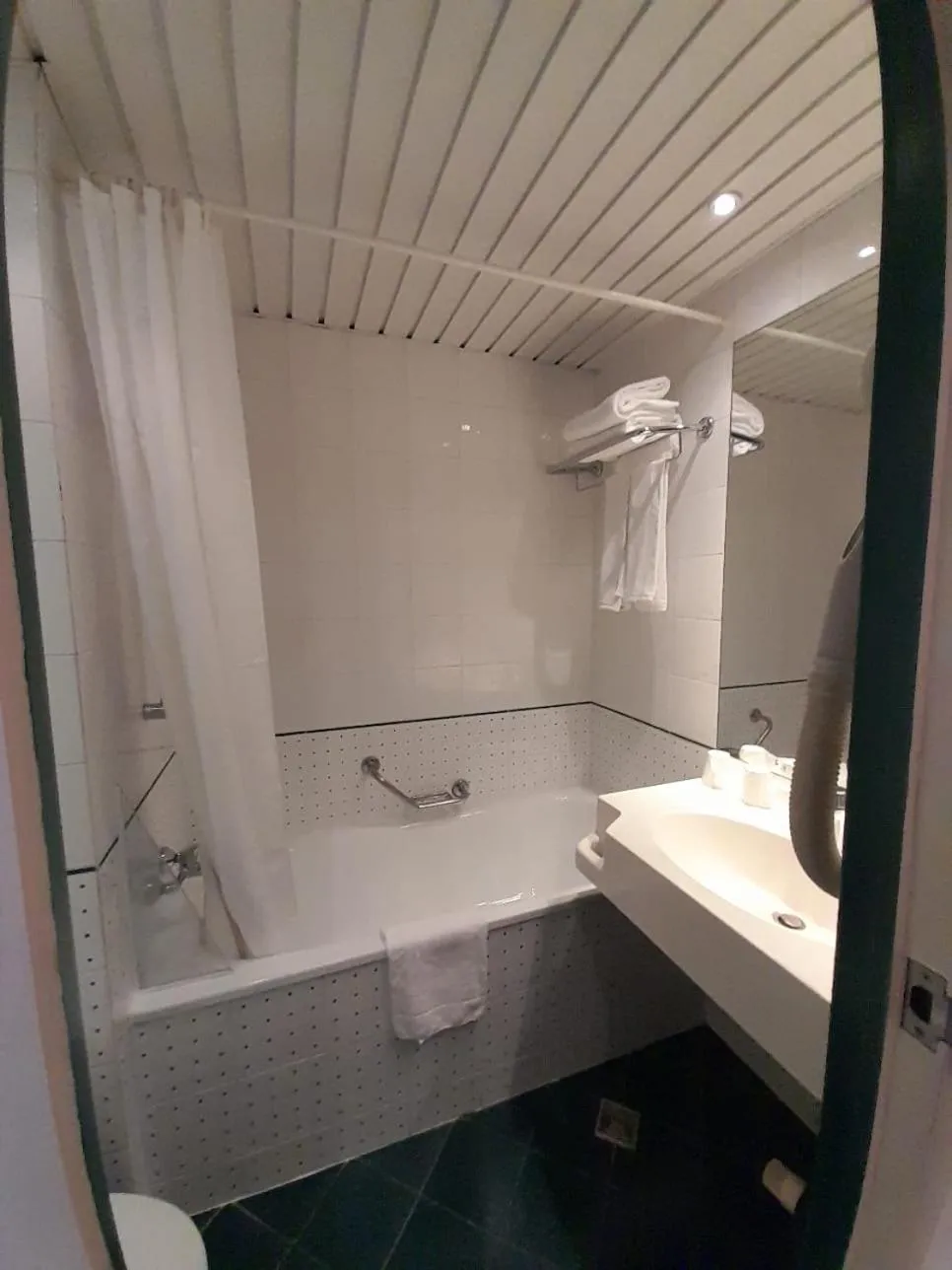 Shower in Hotel Le Dome