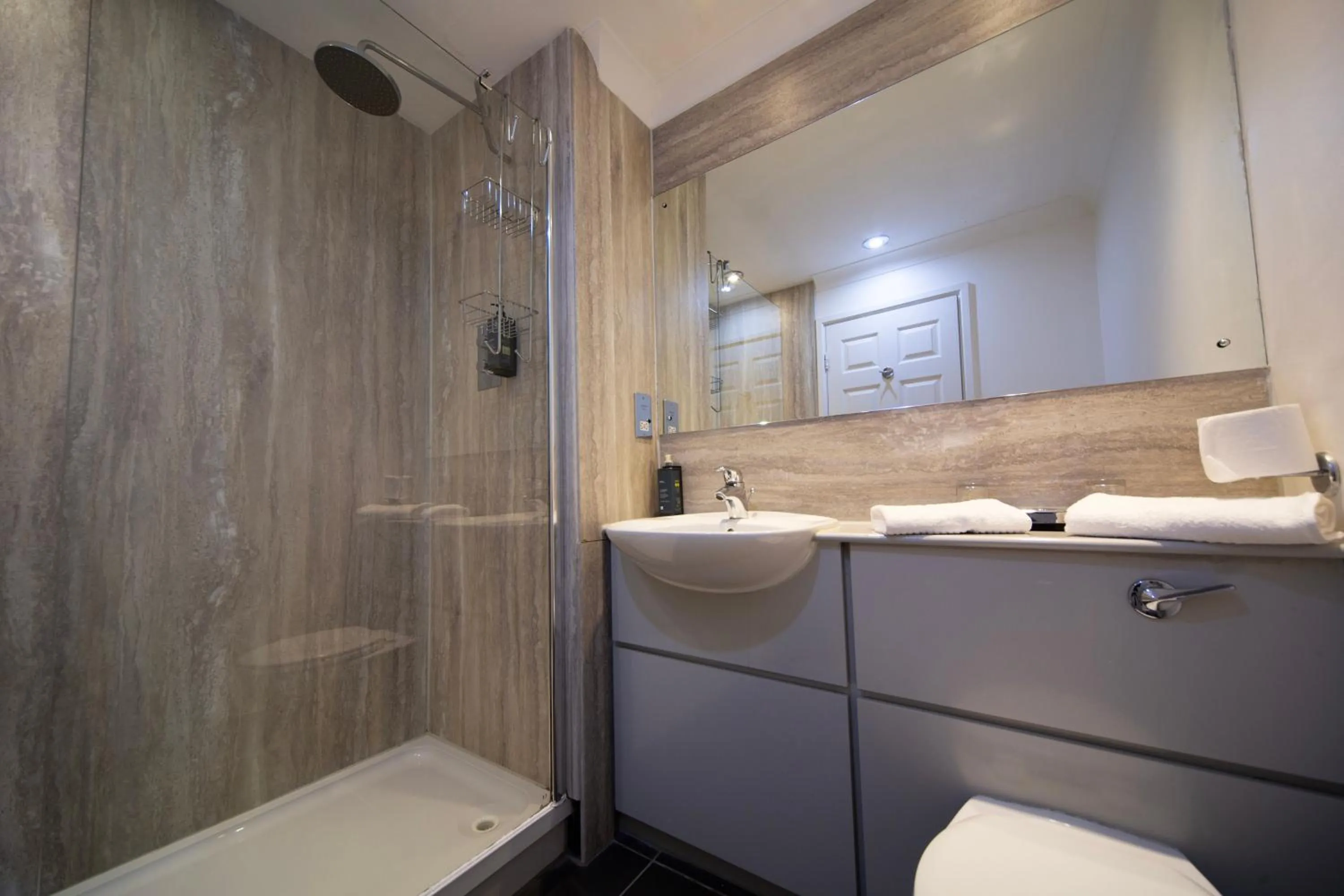 Bathroom in Barony Castle Hotel