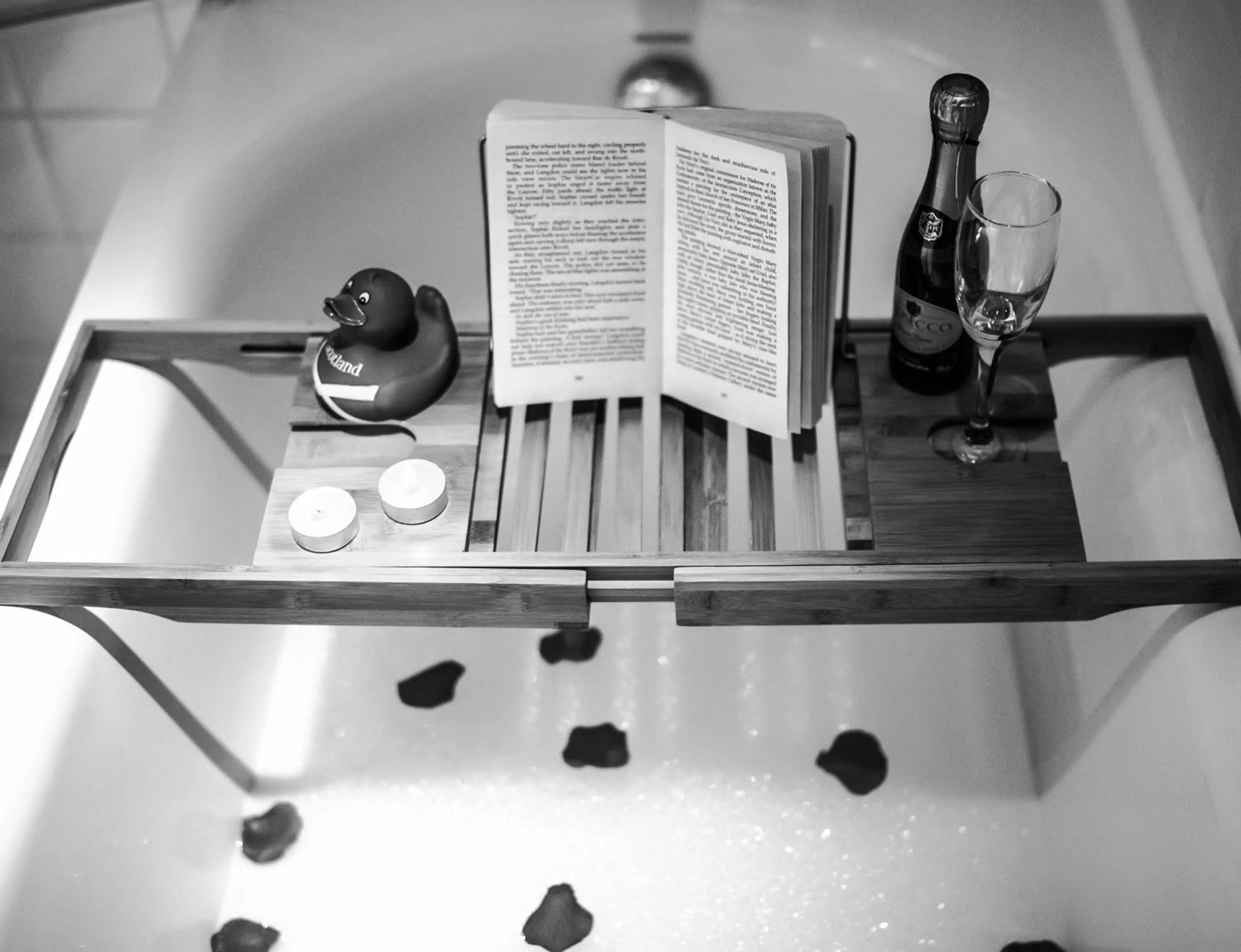 Bathroom in Carlton George Hotel