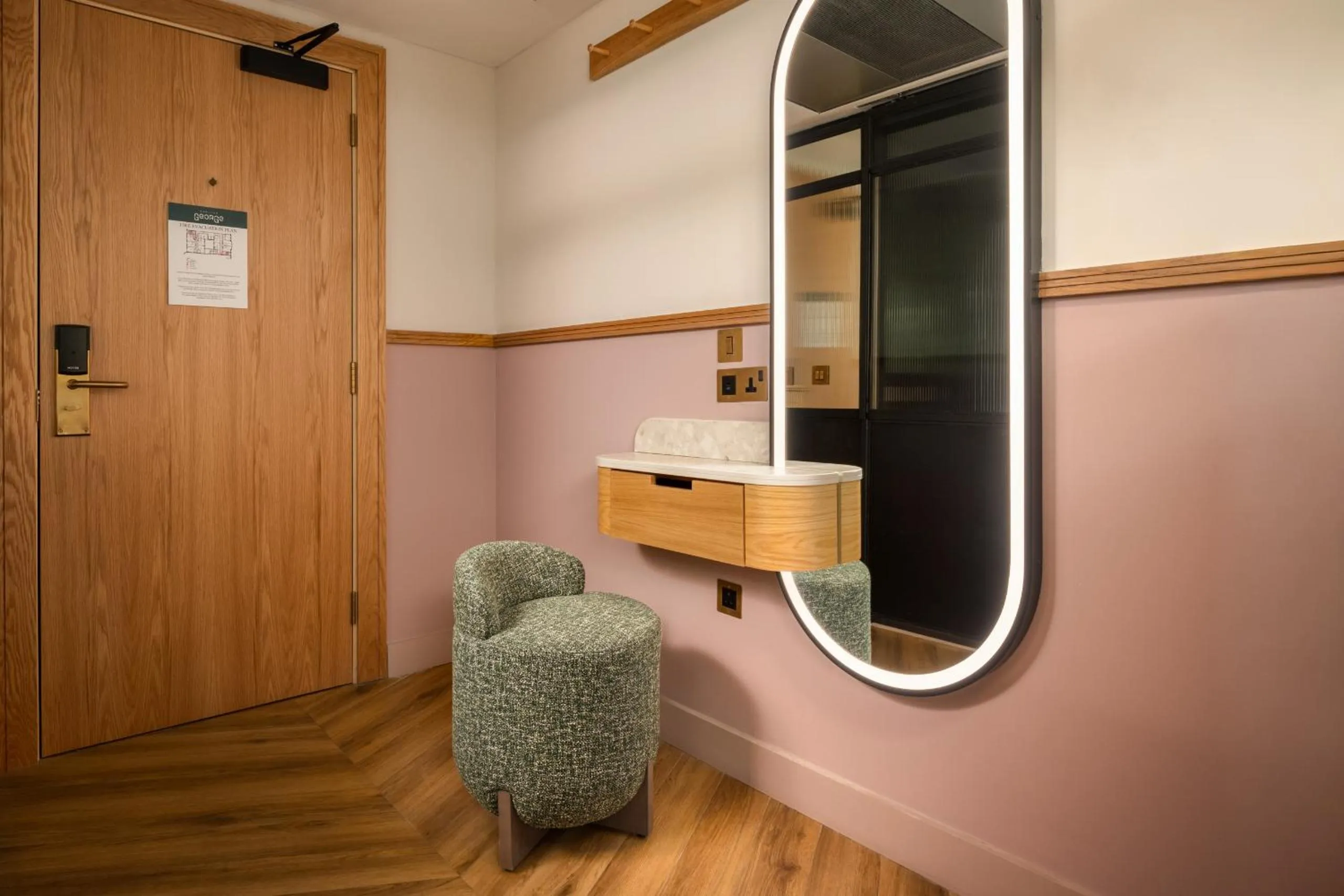 Bedroom in Carlton George Hotel