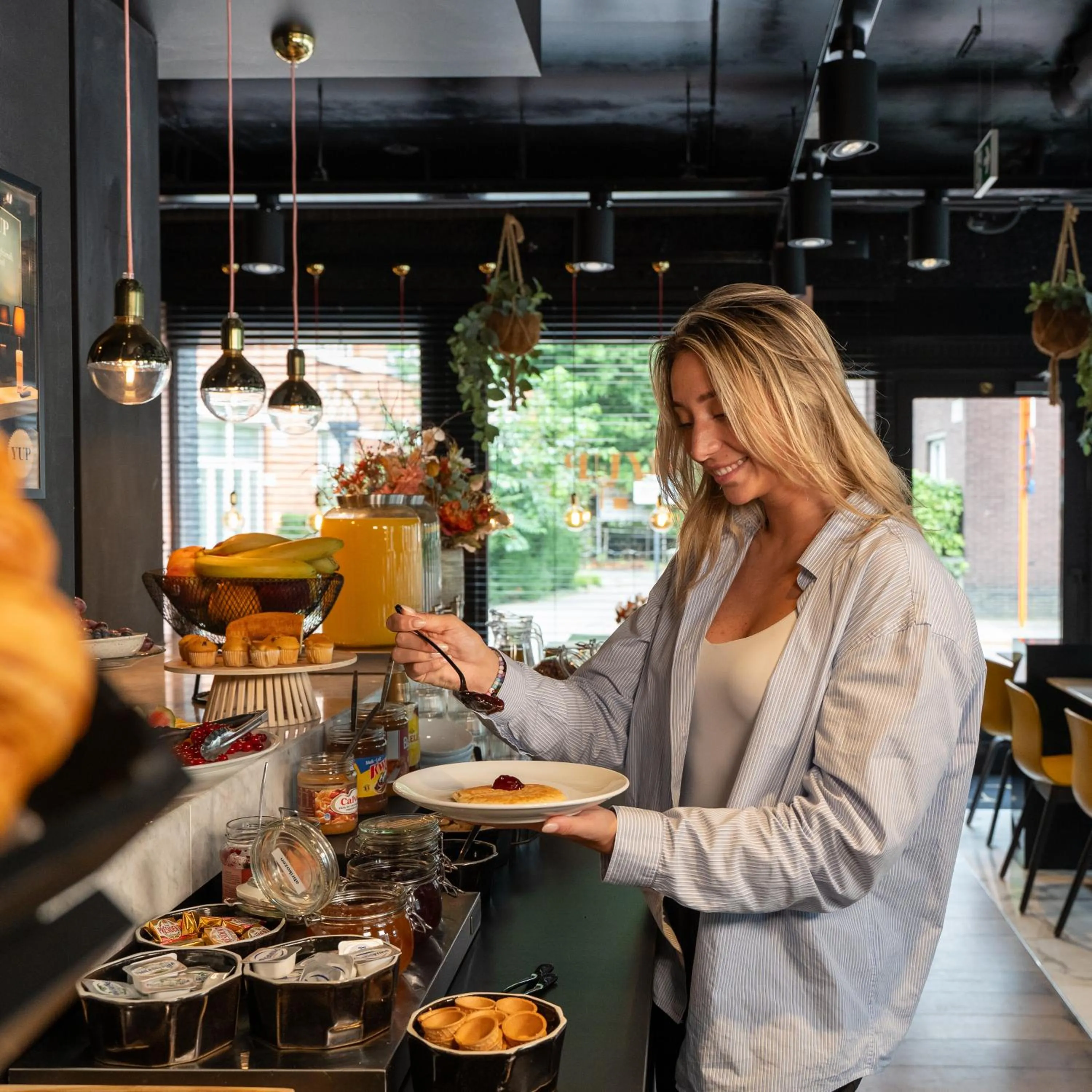 Restaurant/places to eat in YUP Hotel