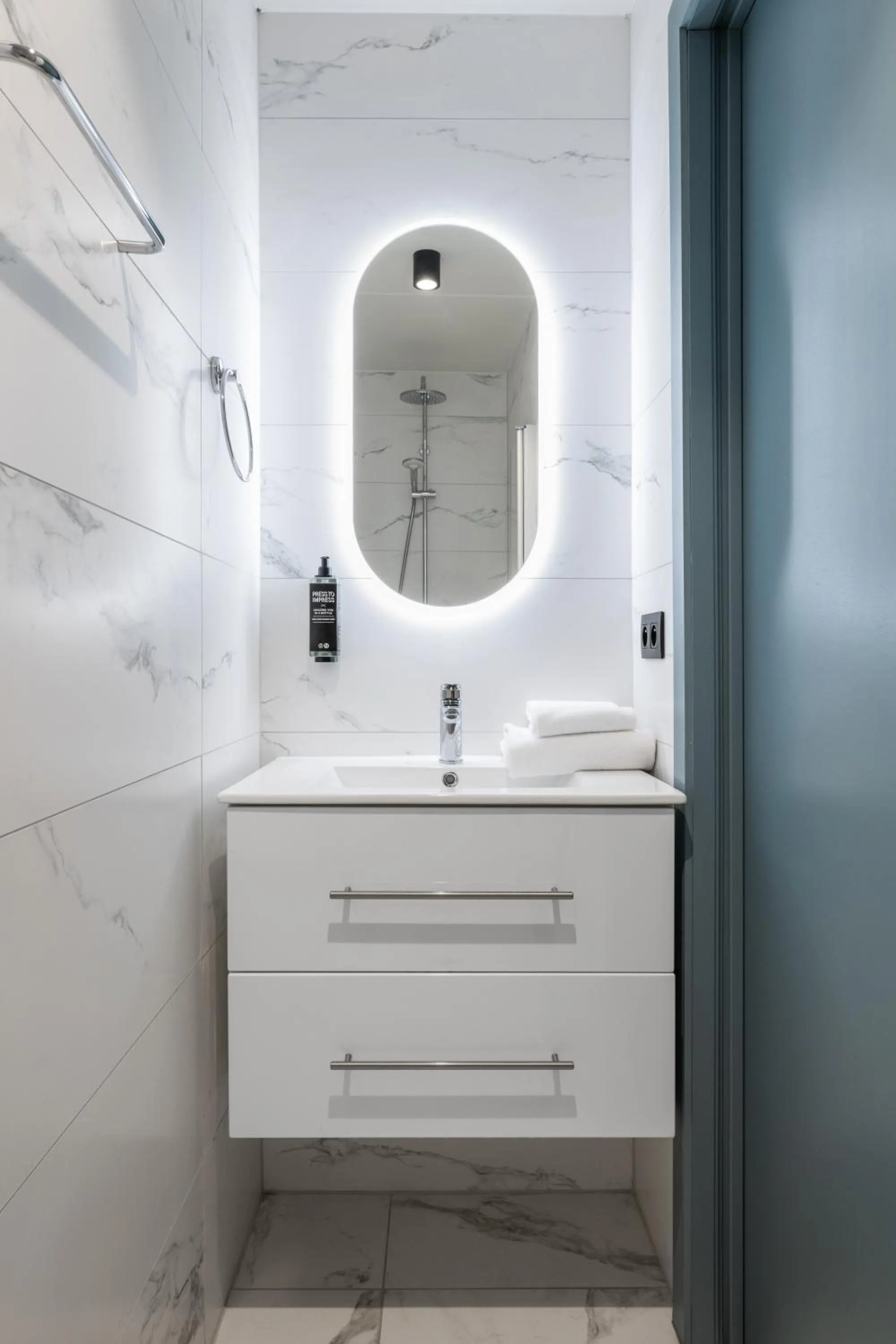 Shower in ibis Styles Hasselt City Centre