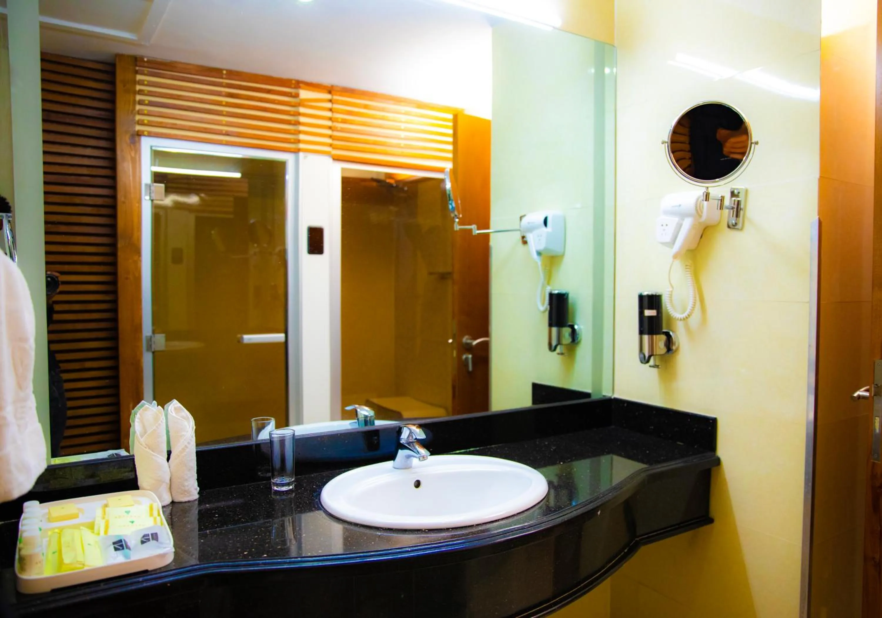 Bathroom in Azzeman Hotel