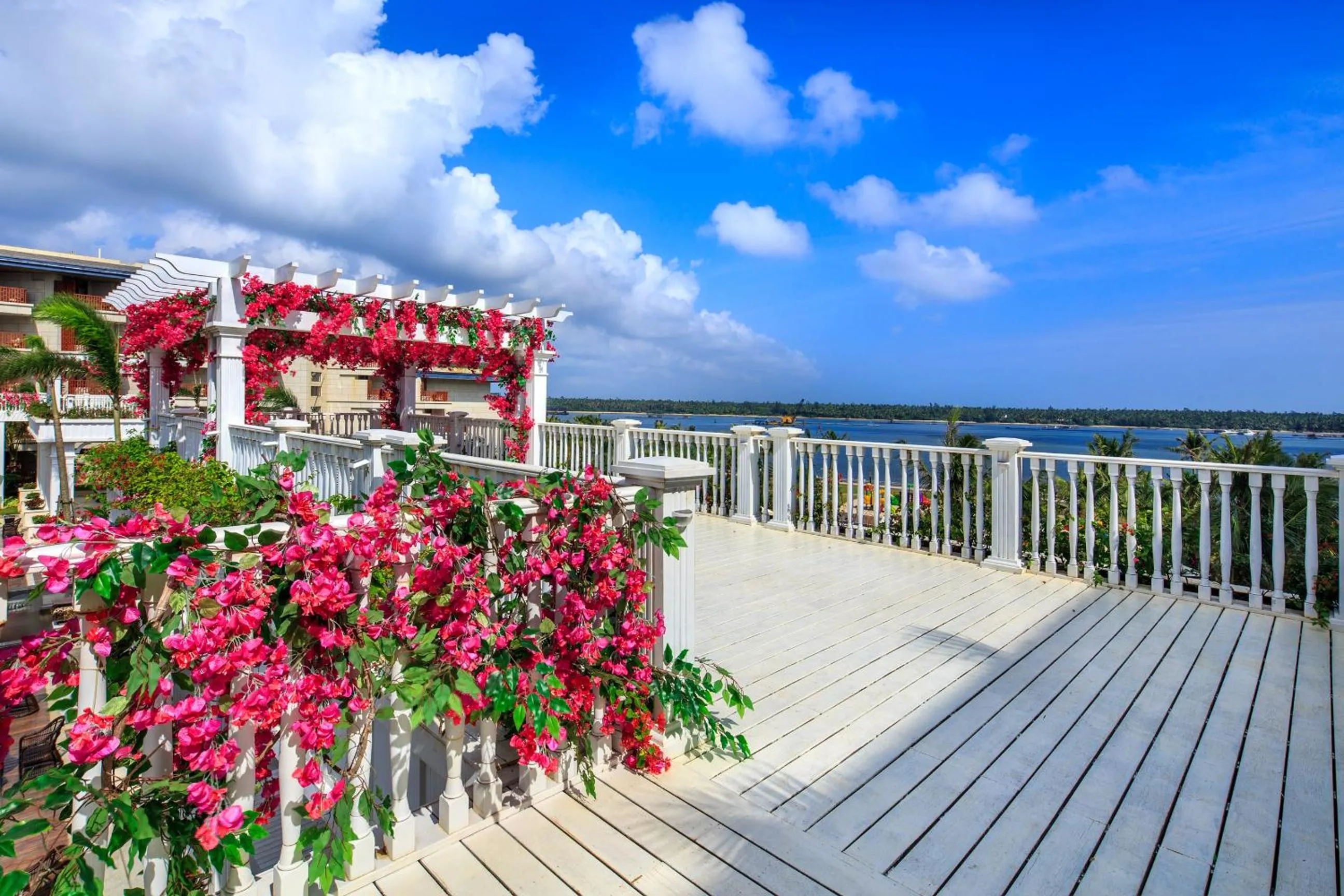 Day in Wyndham Grand Plaza Royale Wenchang