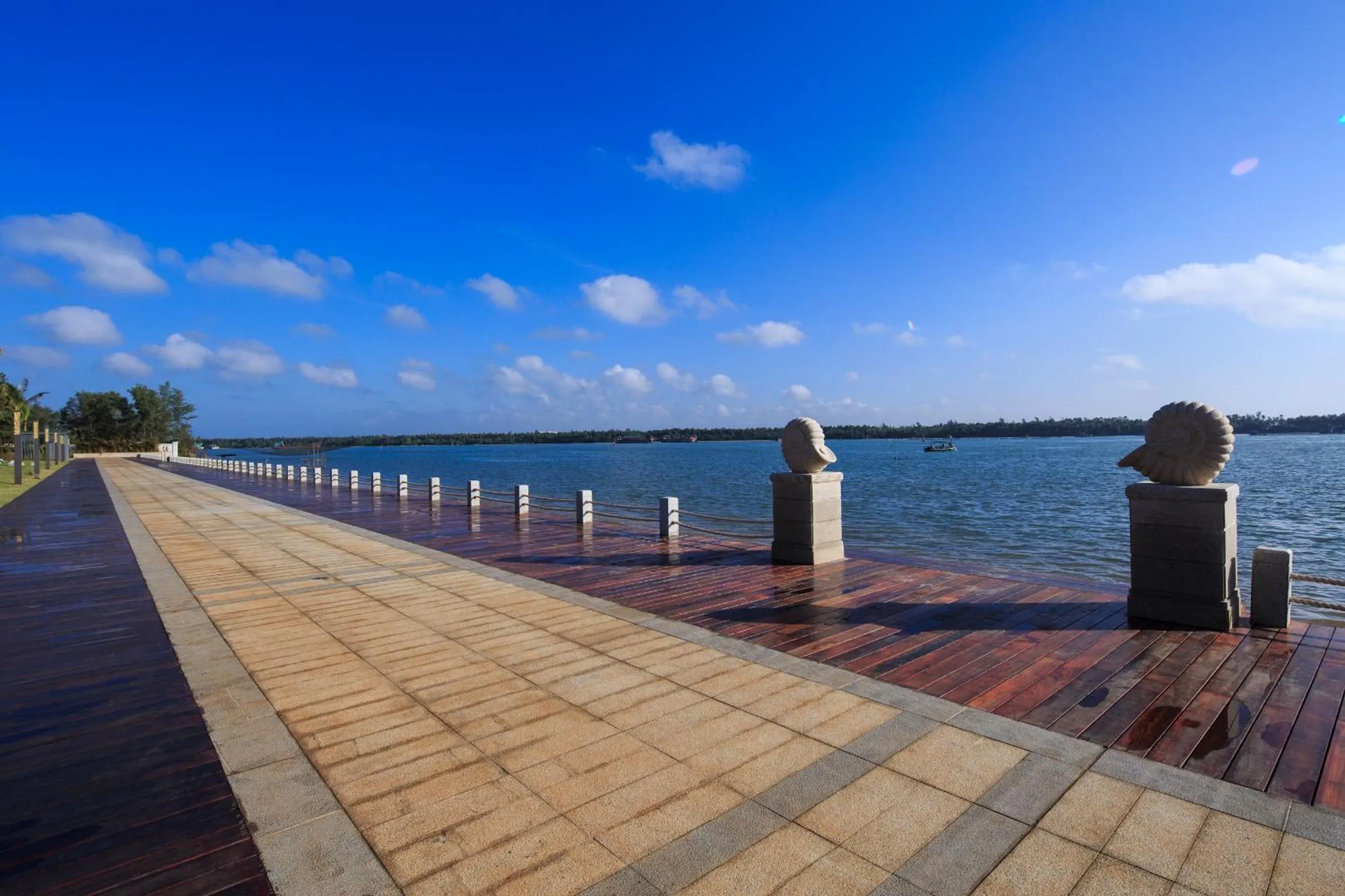 Day in Wyndham Grand Plaza Royale Wenchang