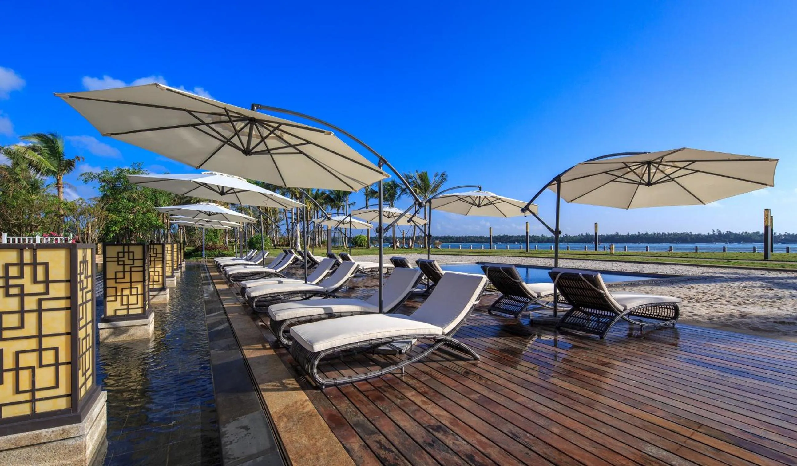 Day in Wyndham Grand Plaza Royale Wenchang