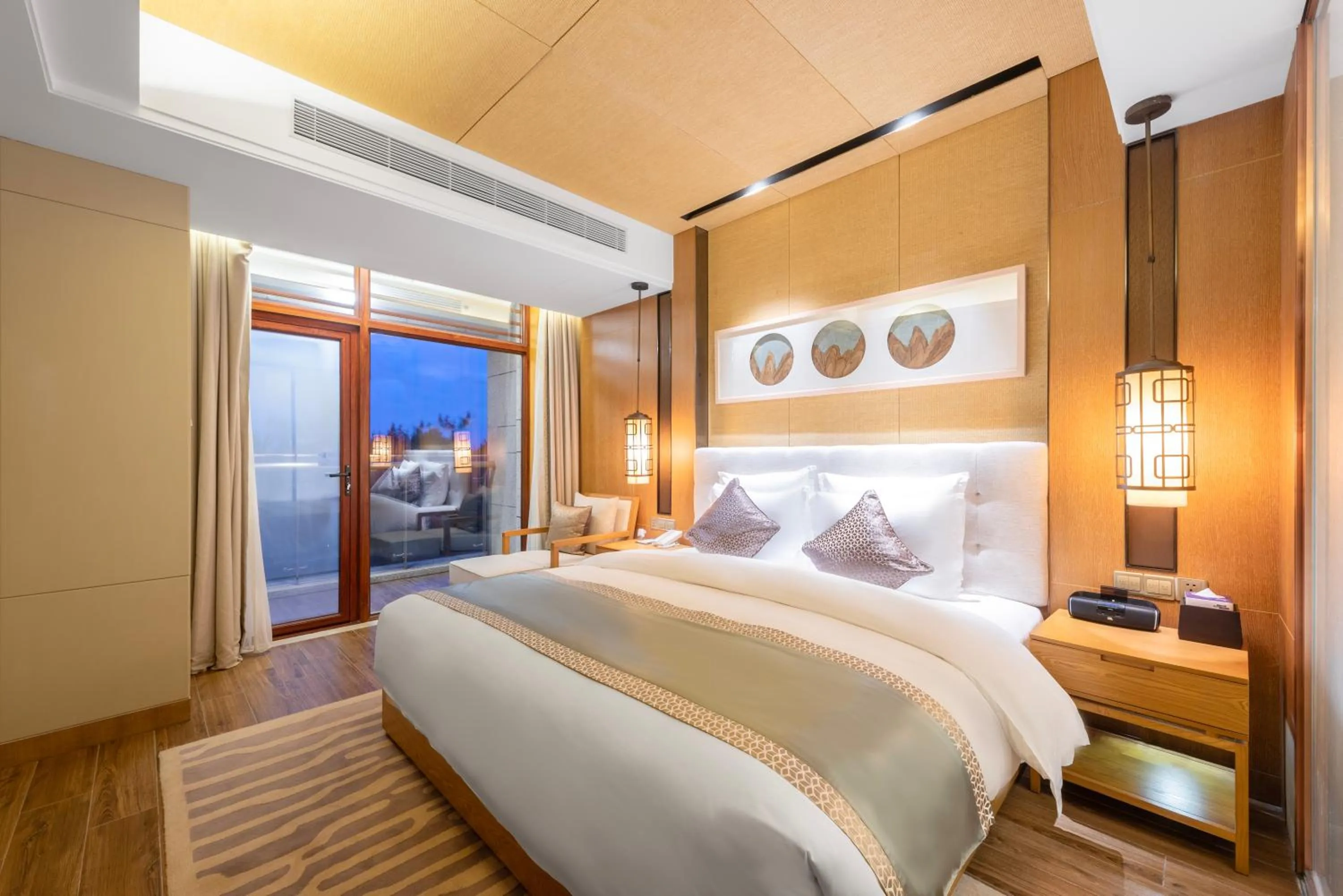 Bed in Wyndham Grand Plaza Royale Wenchang