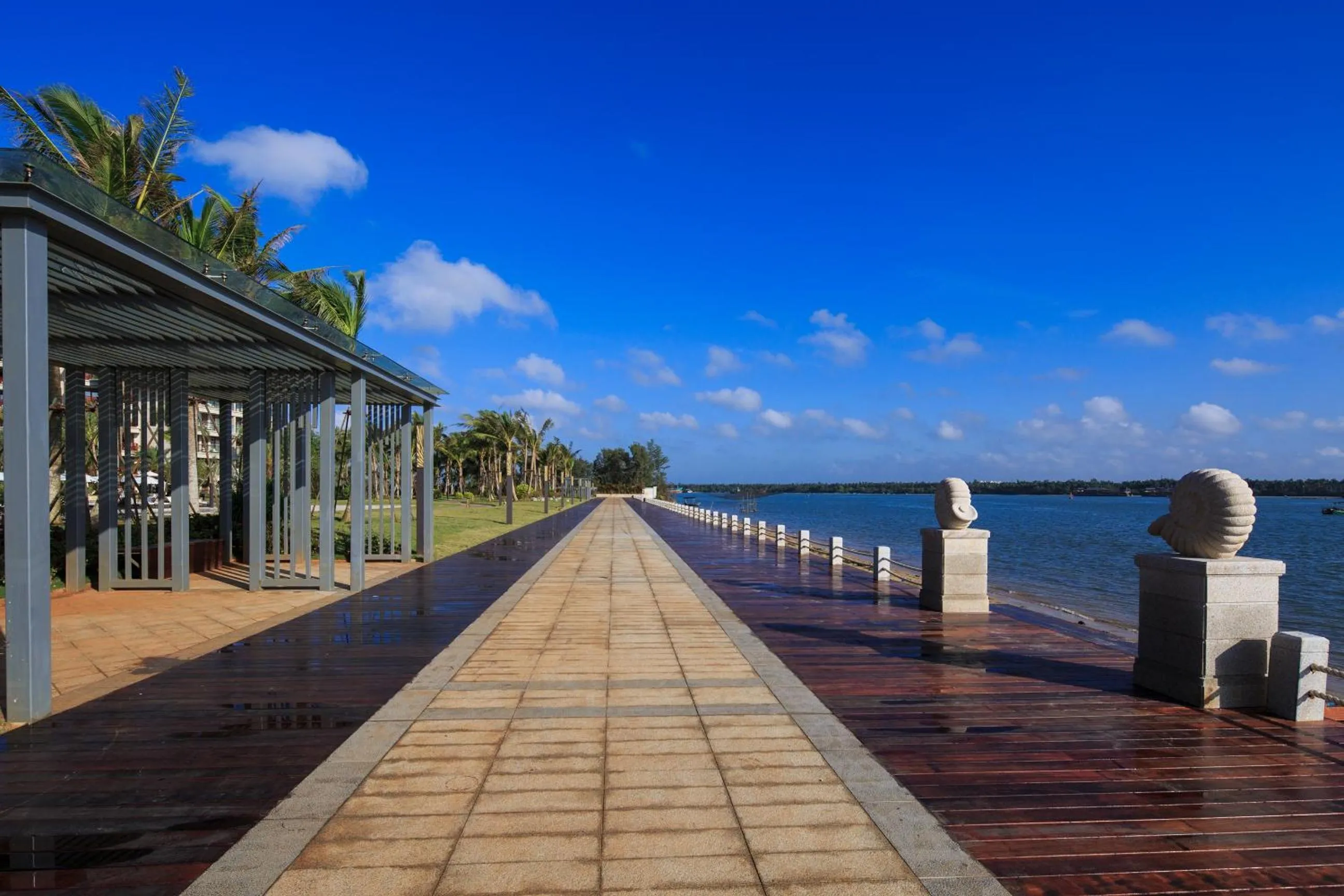 Day in Wyndham Grand Plaza Royale Wenchang