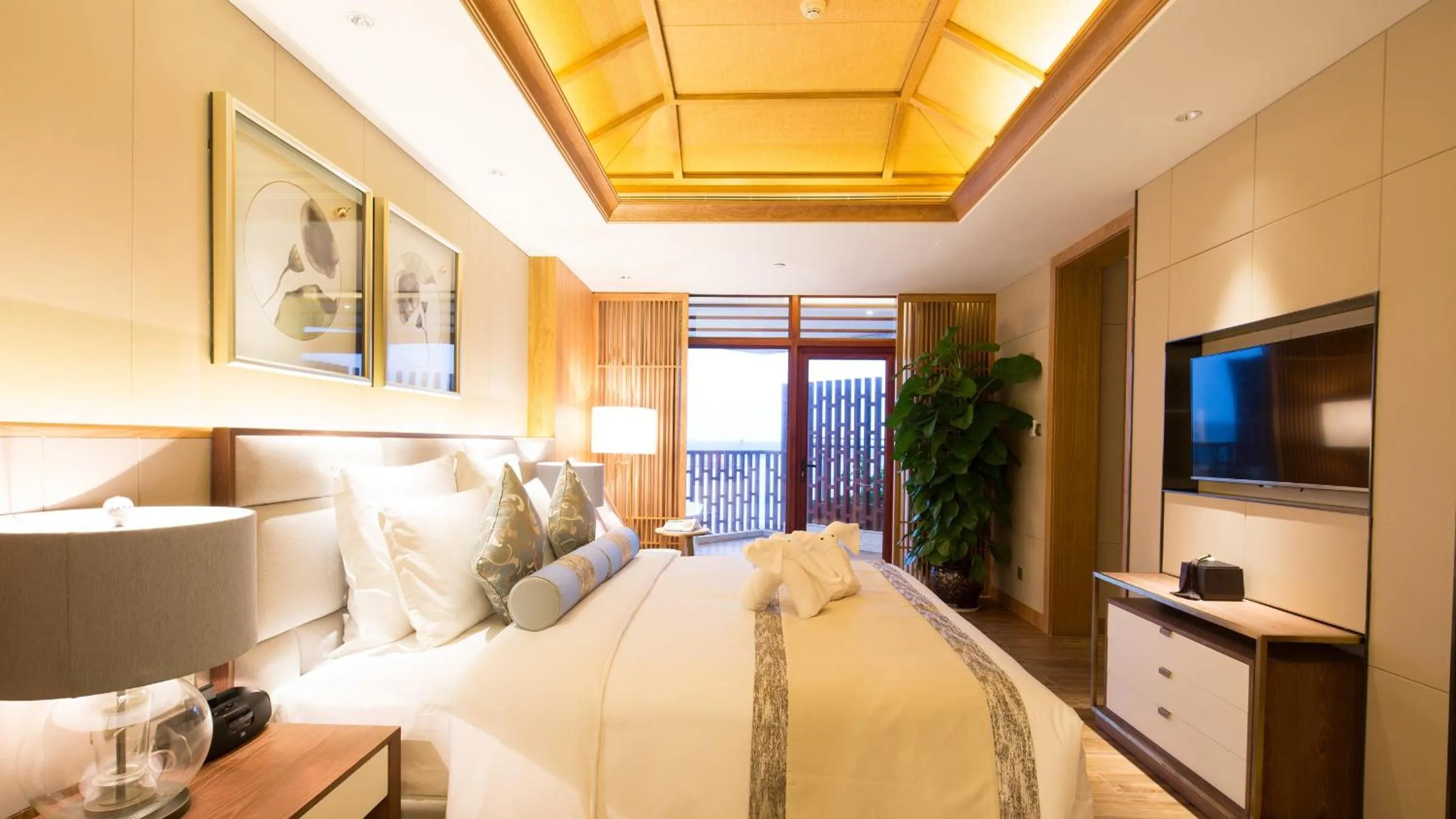 Bed in Wyndham Grand Plaza Royale Wenchang