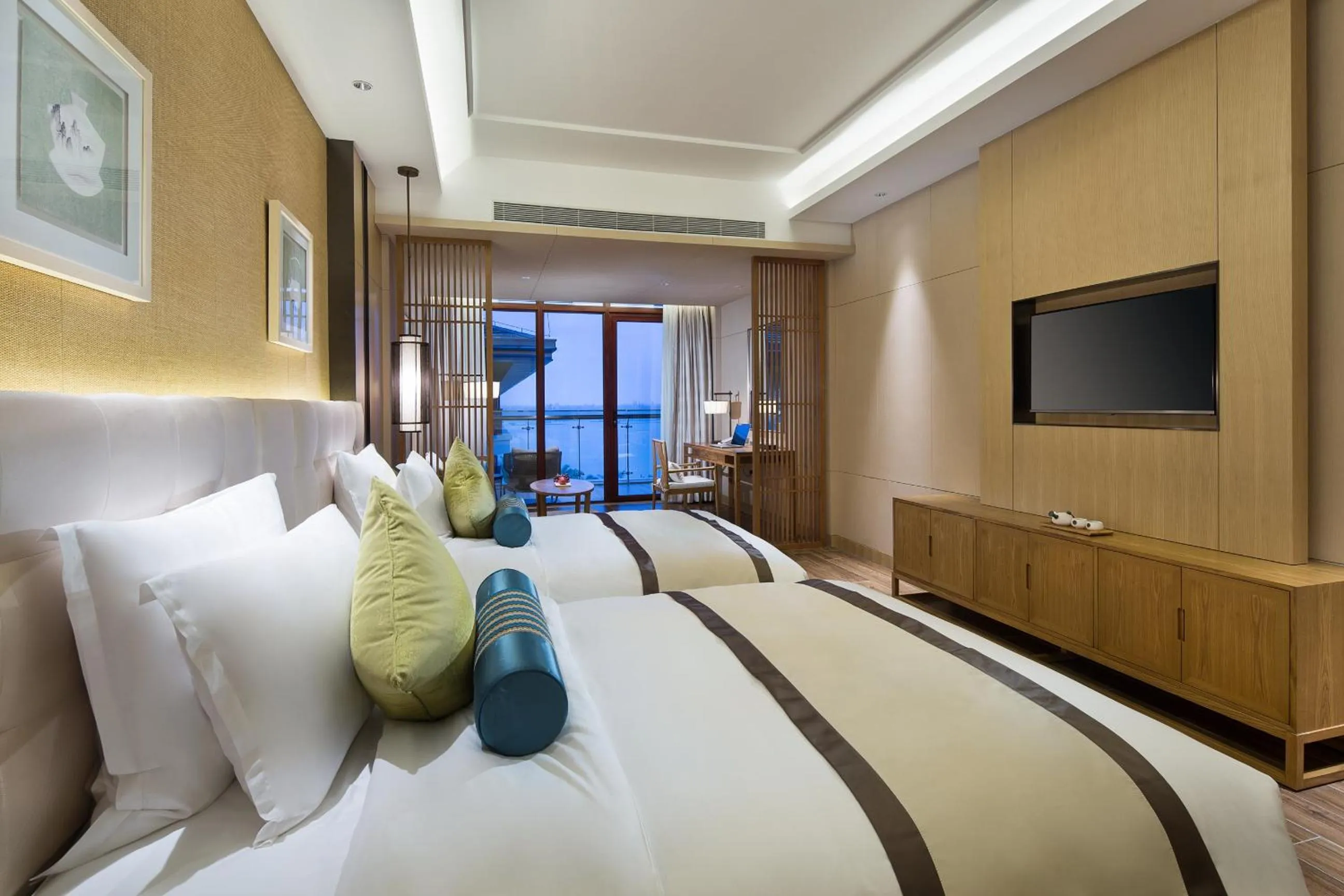 Bed in Wyndham Grand Plaza Royale Wenchang