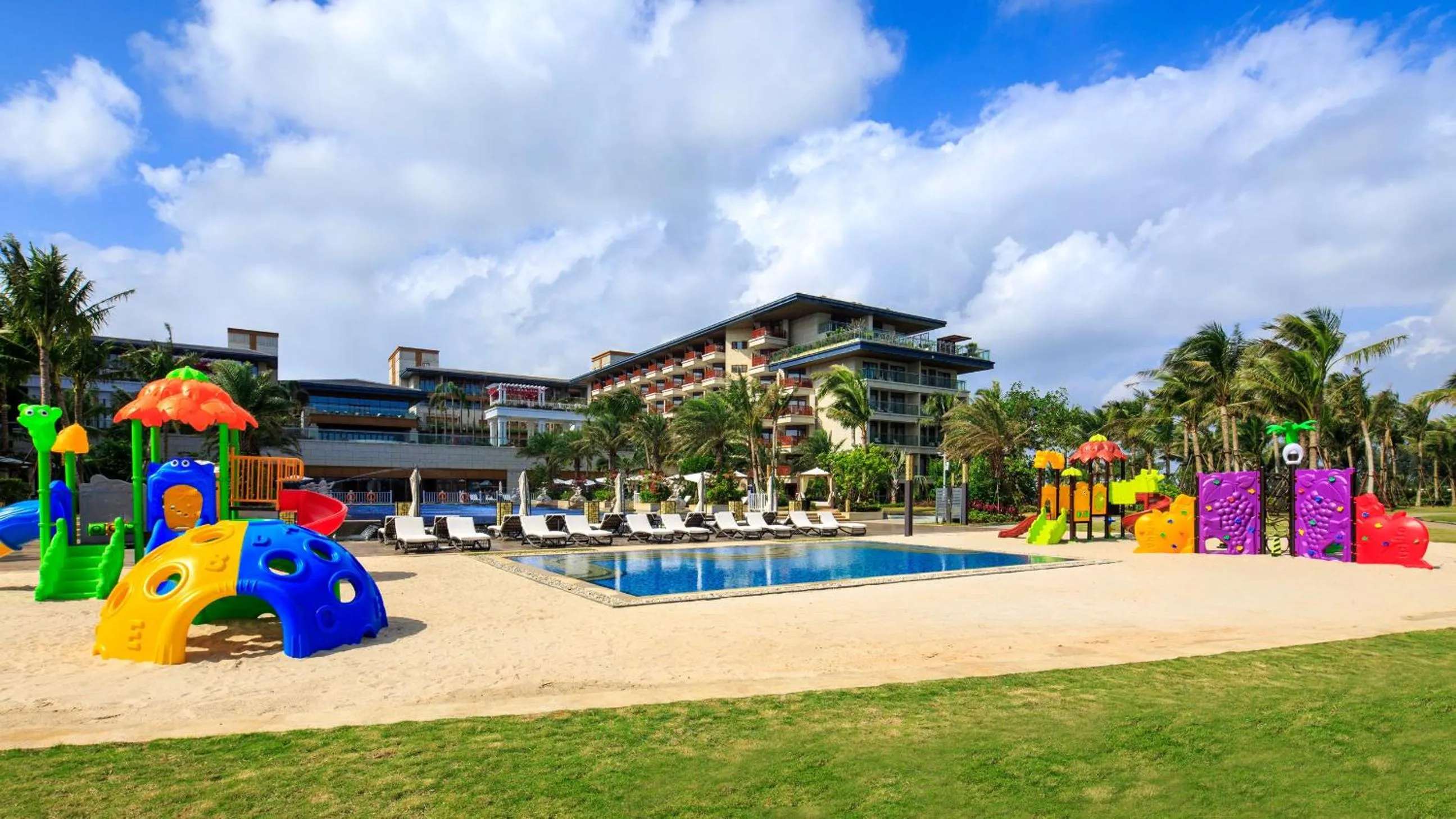 Day in Wyndham Grand Plaza Royale Wenchang