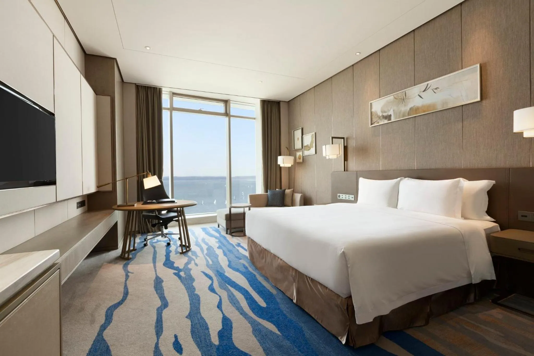 Photo of the whole room, Bed in InterContinental Xiamen by IHG