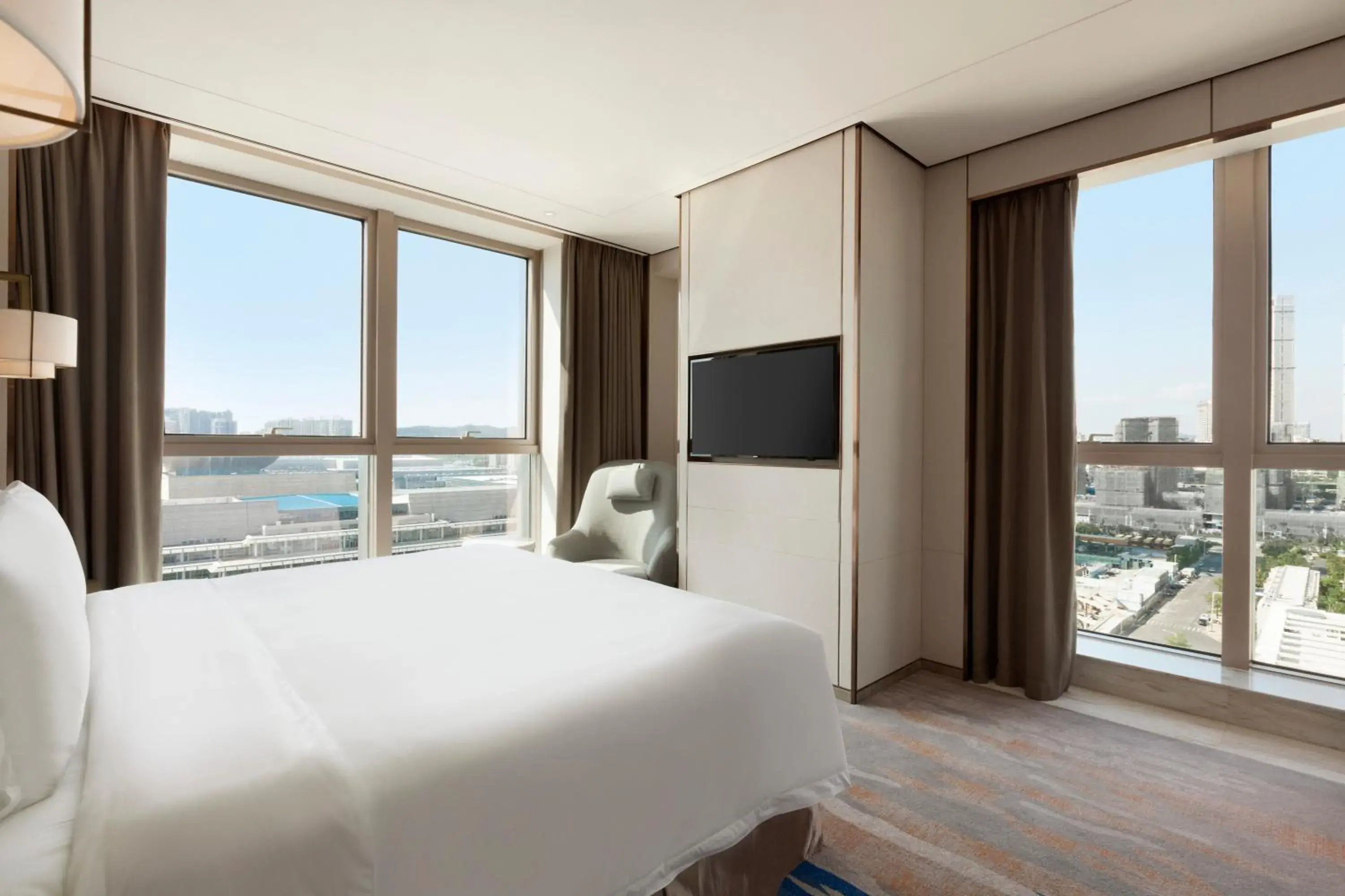 1 King Bed Superior Suite in InterContinental Xiamen by IHG 1 King Bed Superior Suite in InterContinental Xiamen by IHG