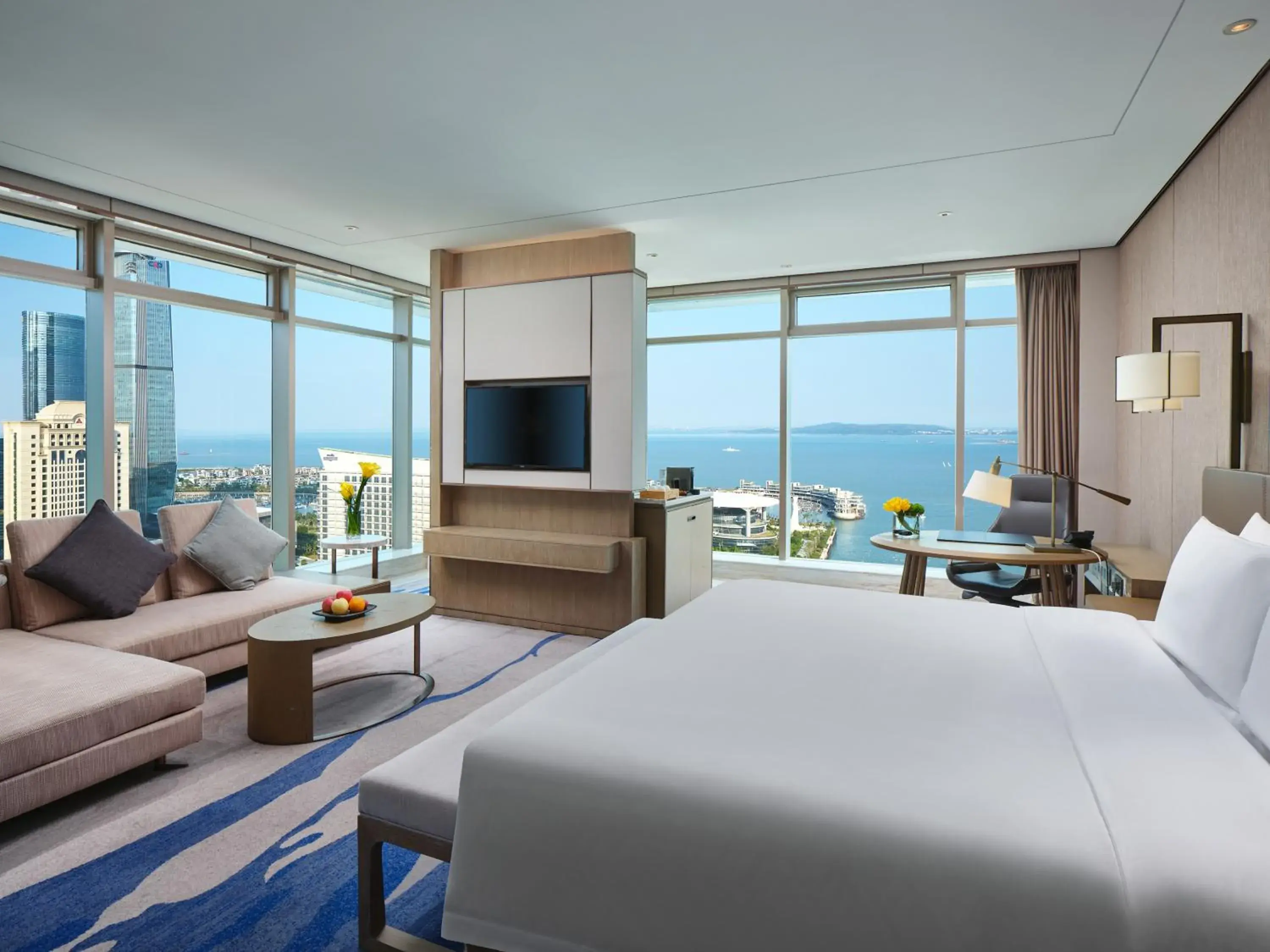 Premium King Room with Sea View and Club Lounge Access in InterContinental Xiamen by IHG Premium King Room with Sea View and Club Lounge Access in InterContinental Xiamen by IHG