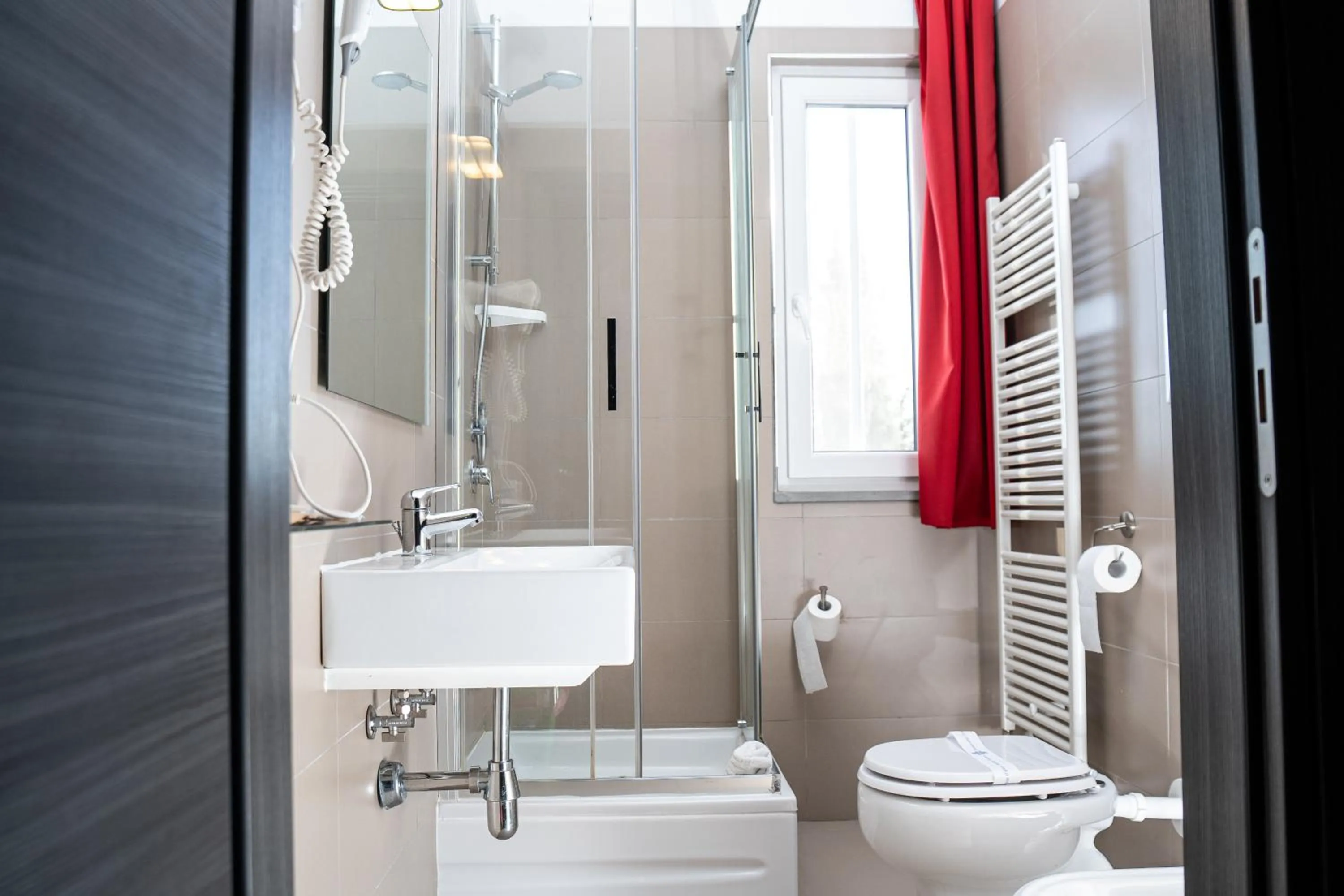 Shower in San Cataldo Hotel