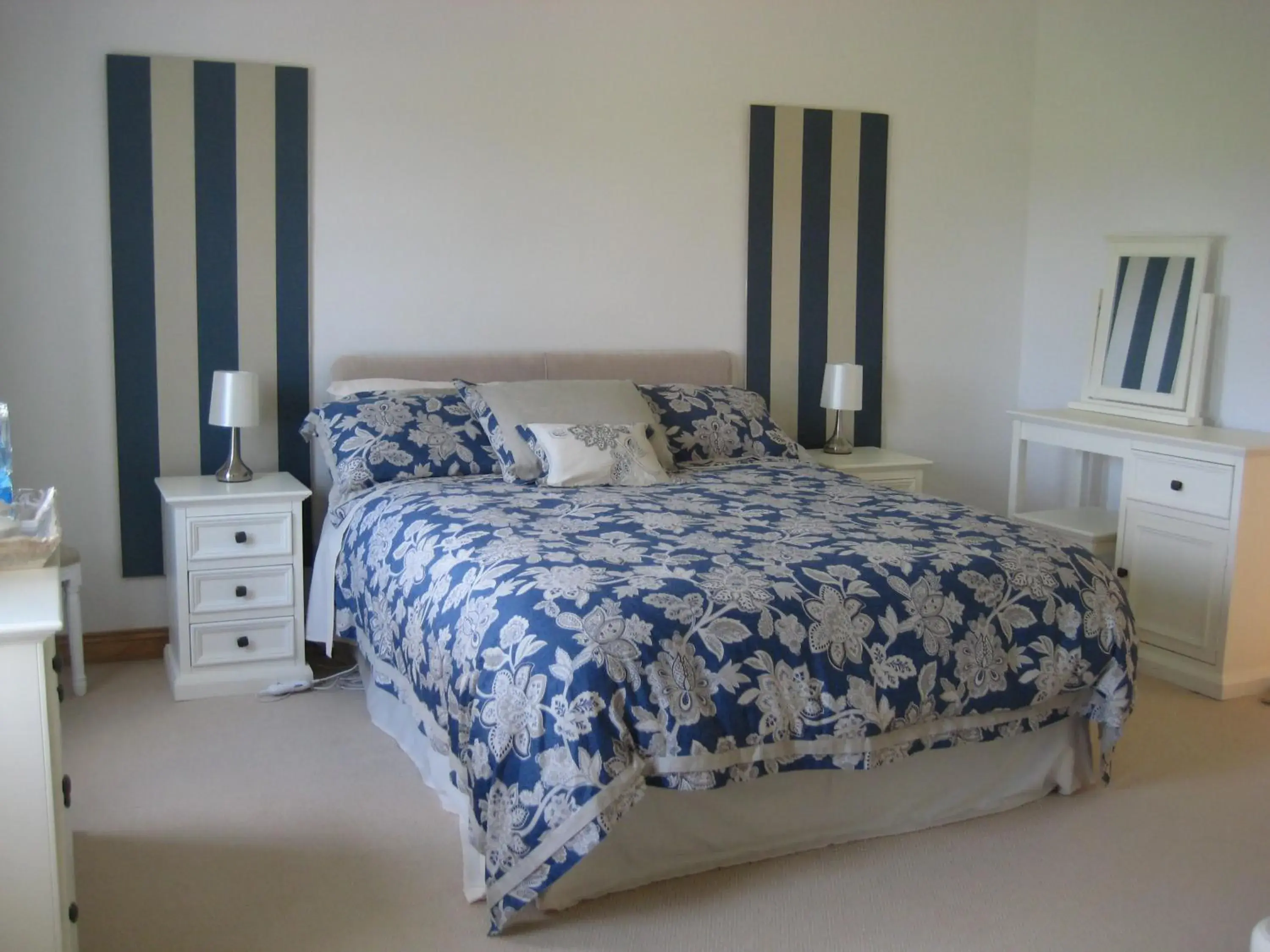 King Room with Garden View - single occupancy in Drumspittal House Guest Accomodation King Room with Garden View - single occupancy in Drumspittal House Guest Accomodation