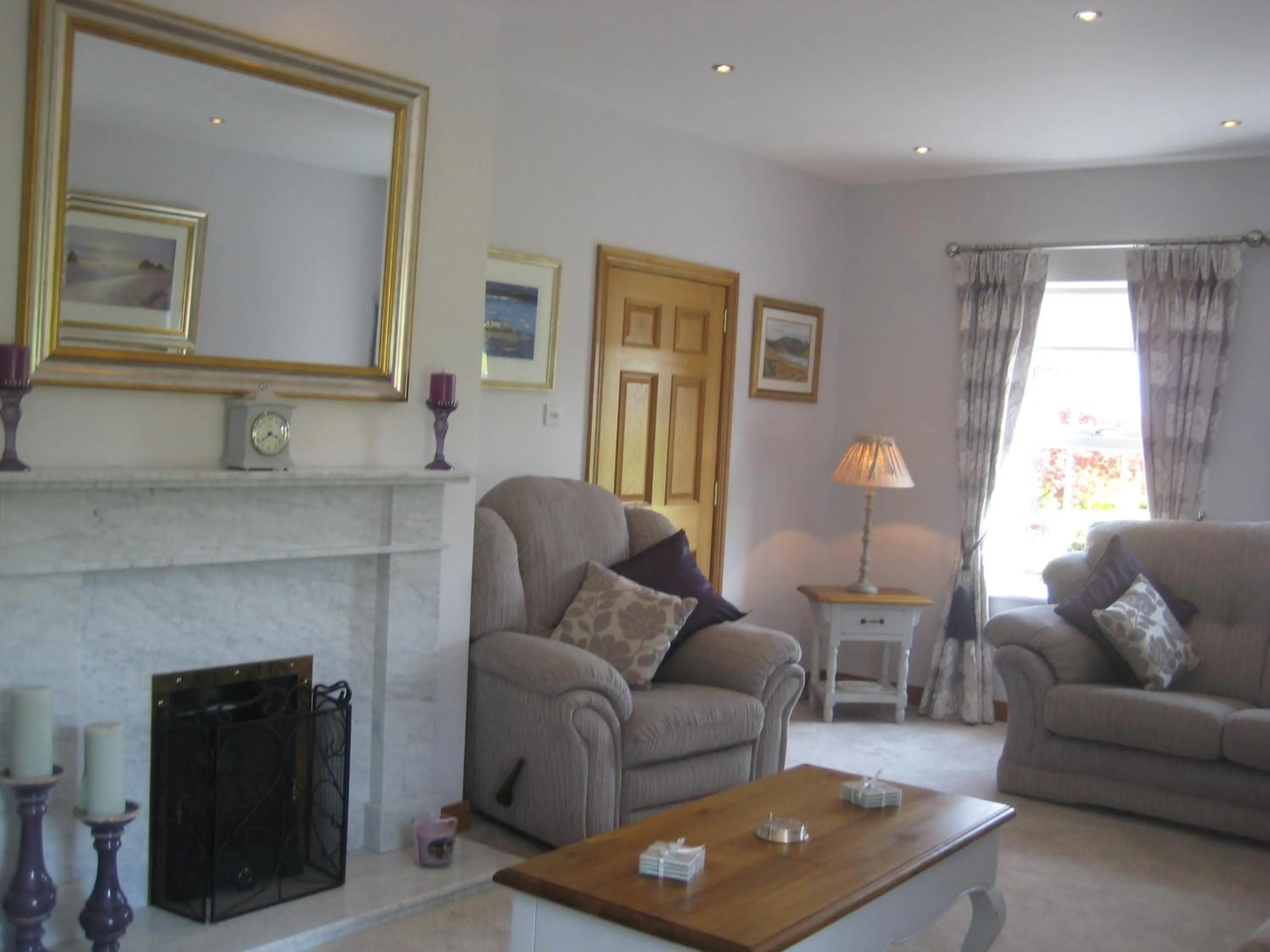 Communal lounge/ TV room in Drumspittal House Guest Accomodation