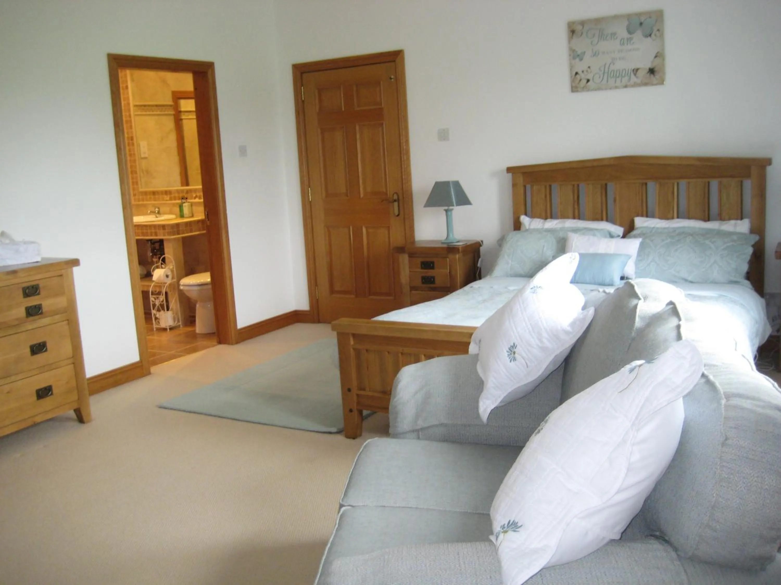 Bed in Drumspittal House Guest Accomodation