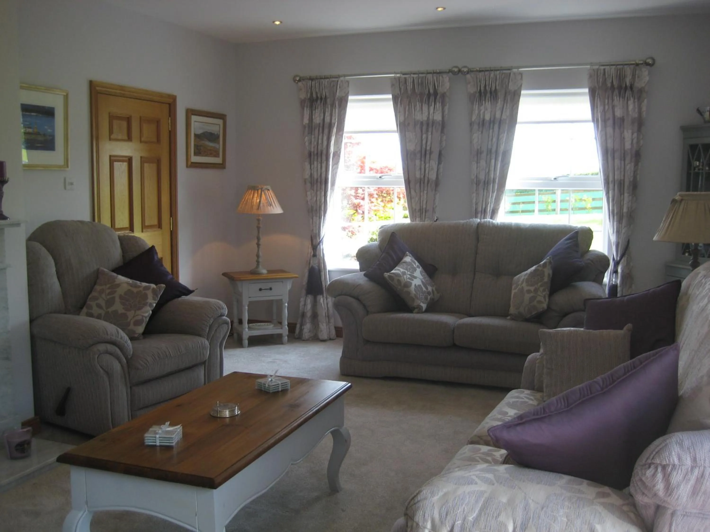 Communal lounge/ TV room in Drumspittal House Guest Accomodation