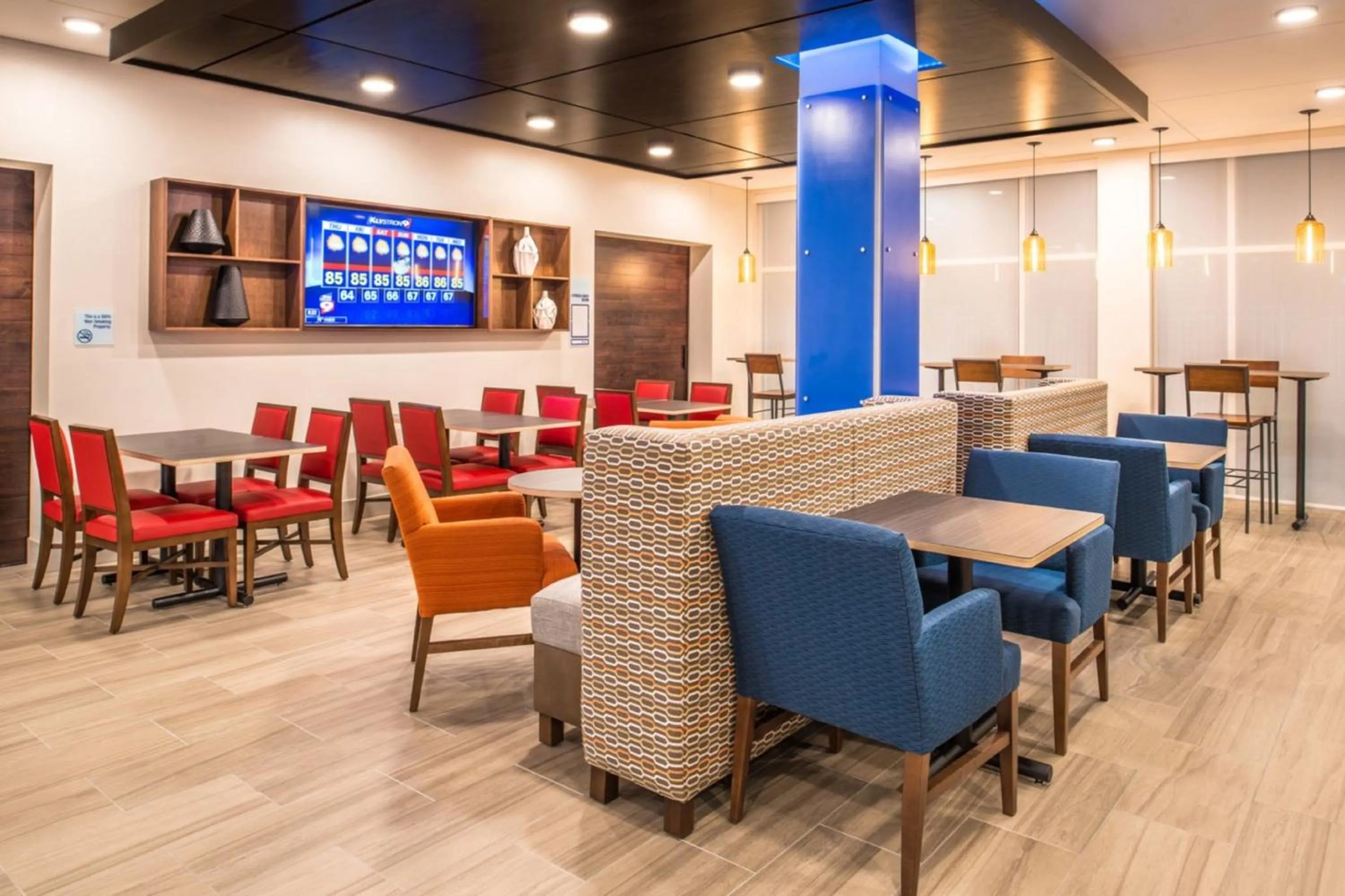 Restaurant/places to eat in Holiday Inn Express & Suites - Tampa North - Wesley Chapel by IHG