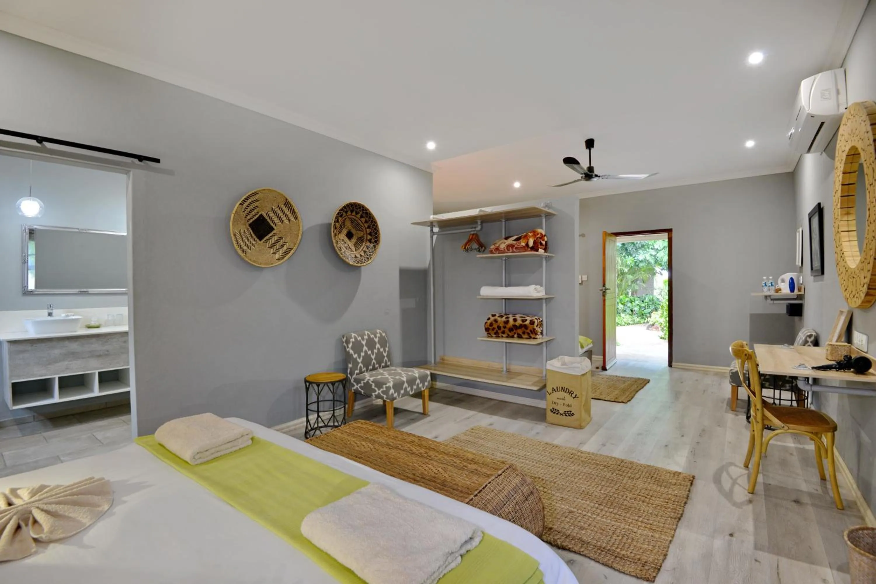 Bedroom, Bed in River View Lodge