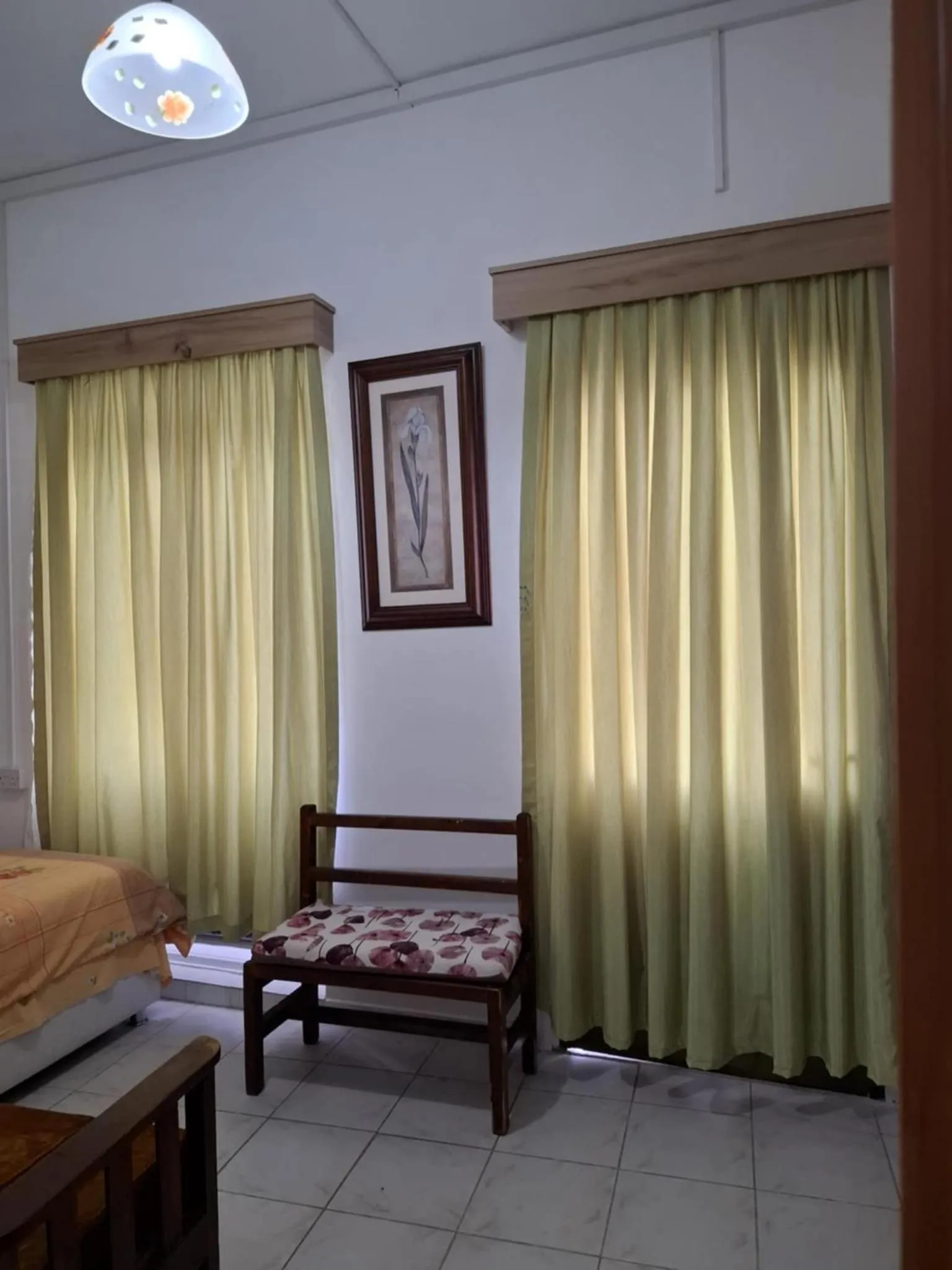 Bed in Mystery Garden Guest House