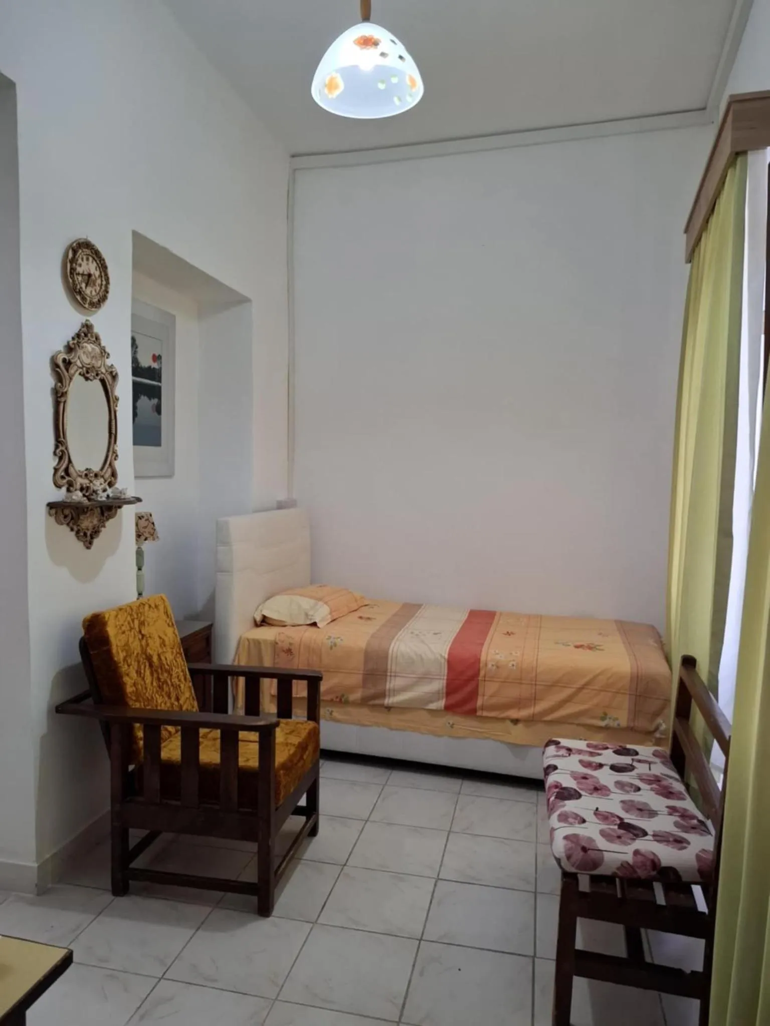 Bed in Mystery Garden Guest House