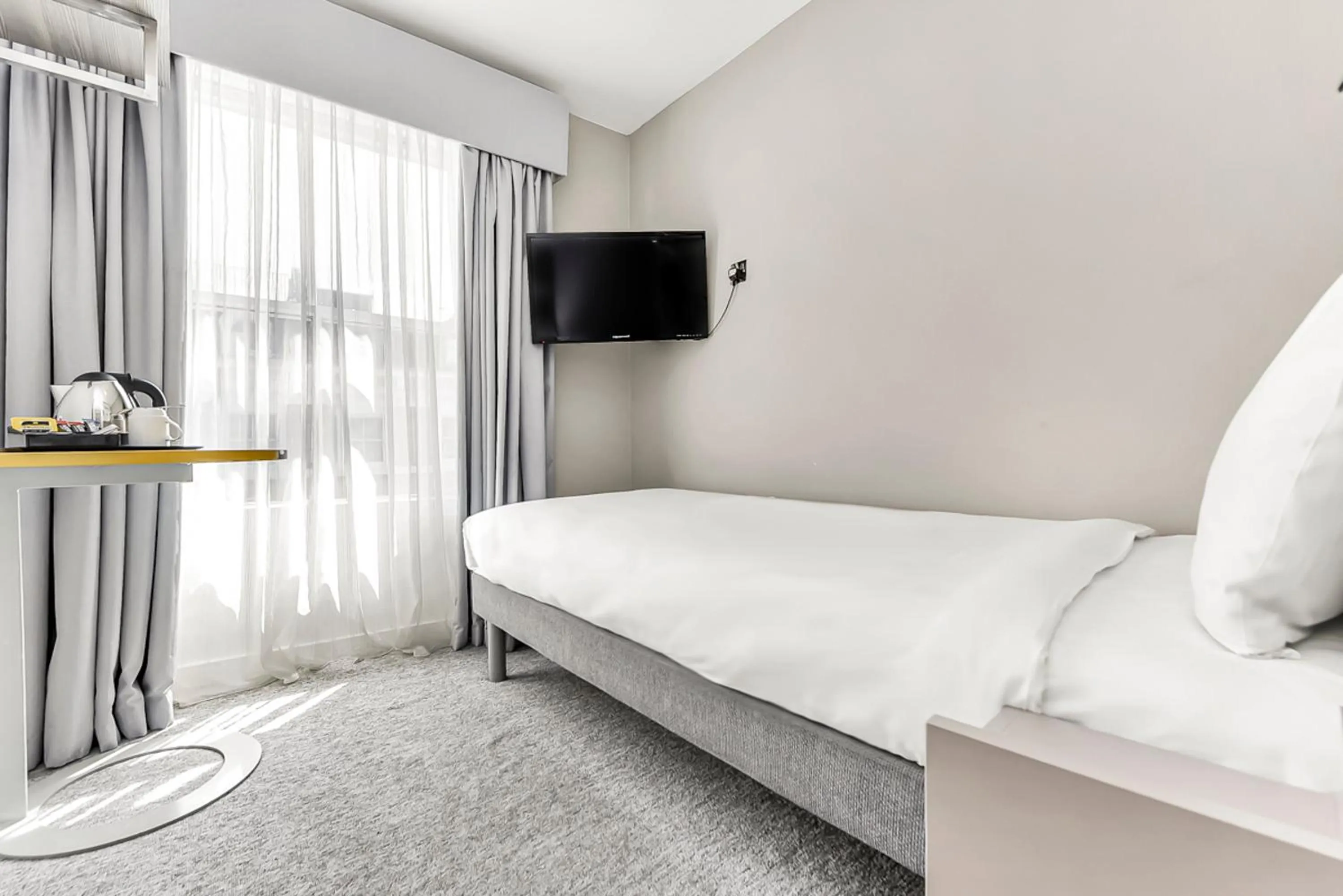 Bed in Heeton Concept Hotel - Kensington London