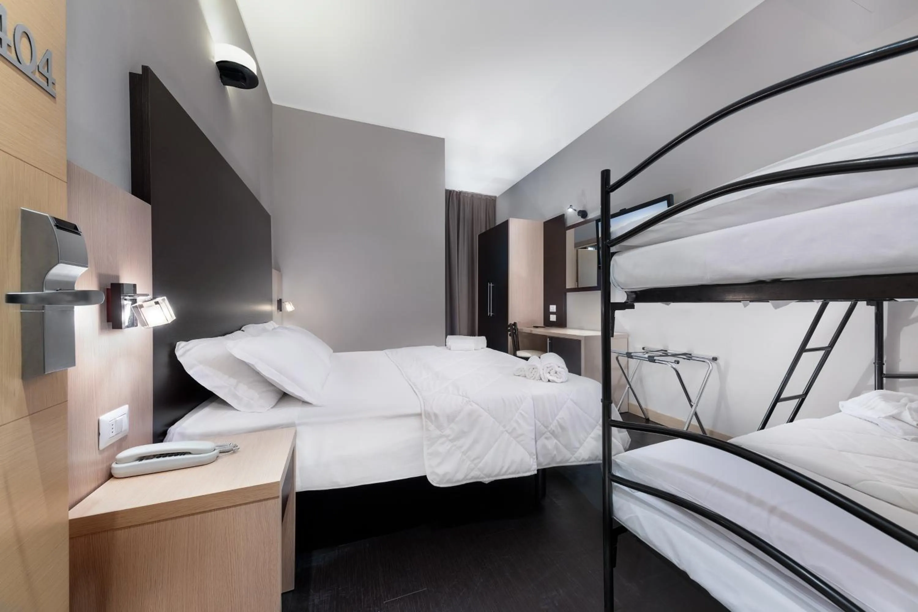 Photo of the whole room, Bed in Hotel Aiglon