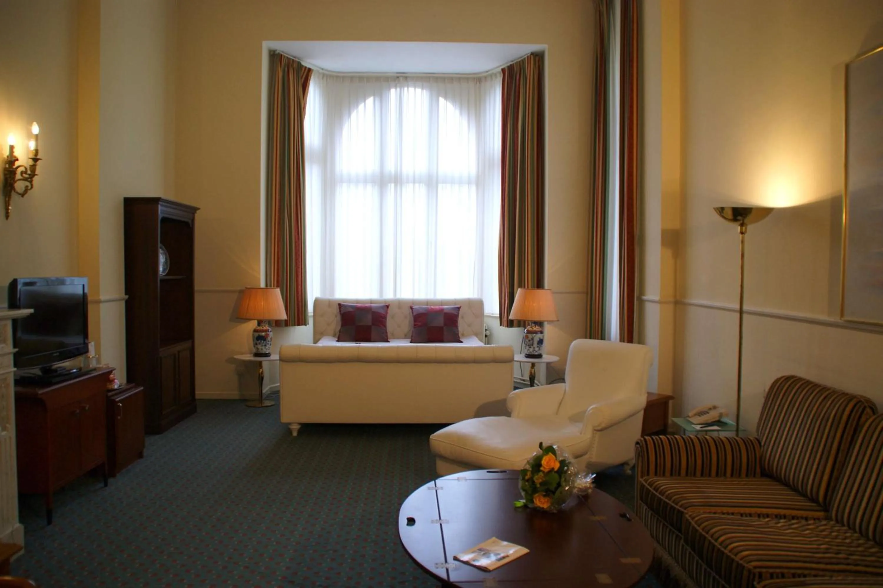 Deluxe Suite with King Bed and Whirlpool - Smoking in Park Hotel Brussels