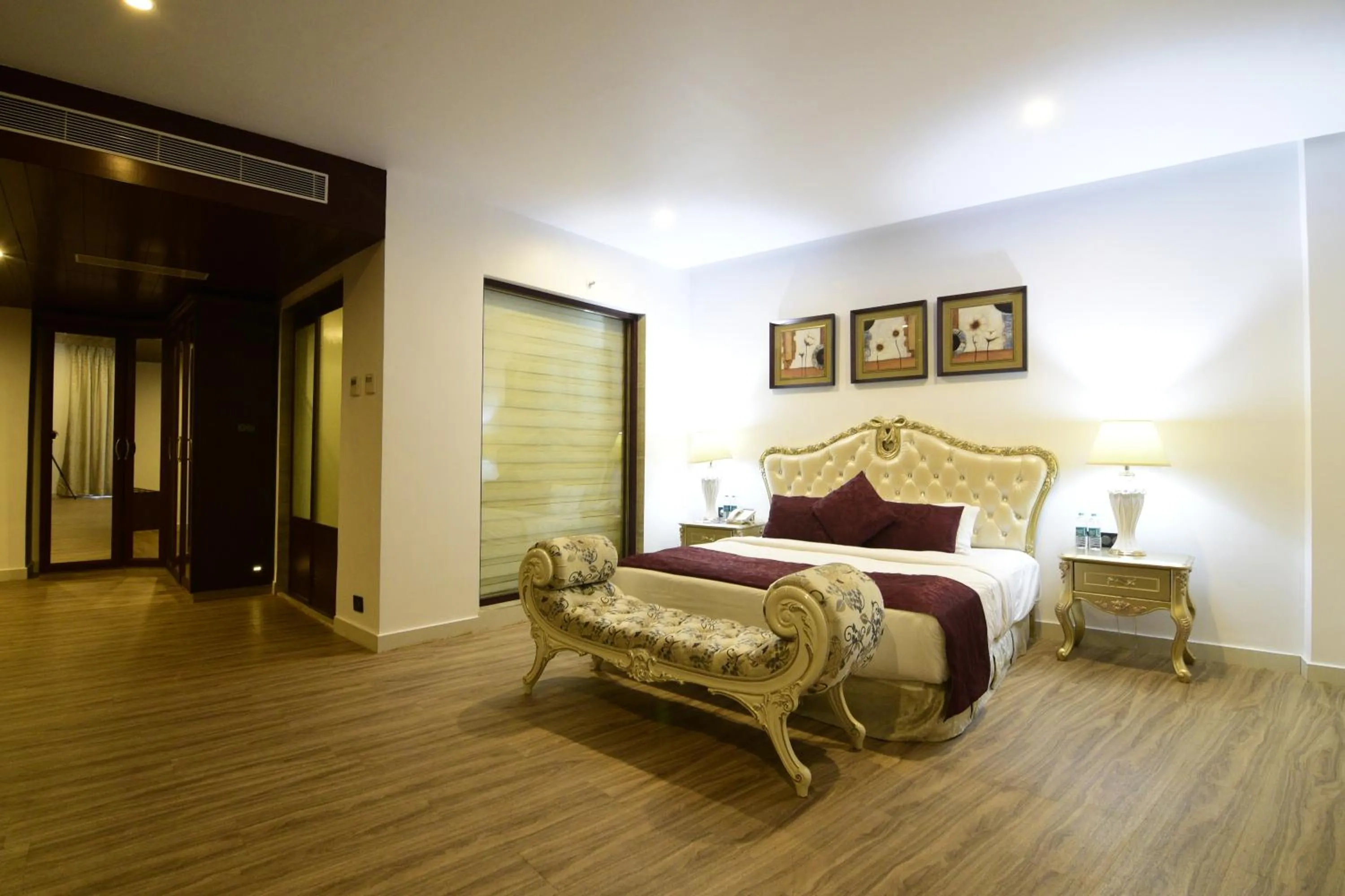 Bedroom, Bed in Park Regis Goa