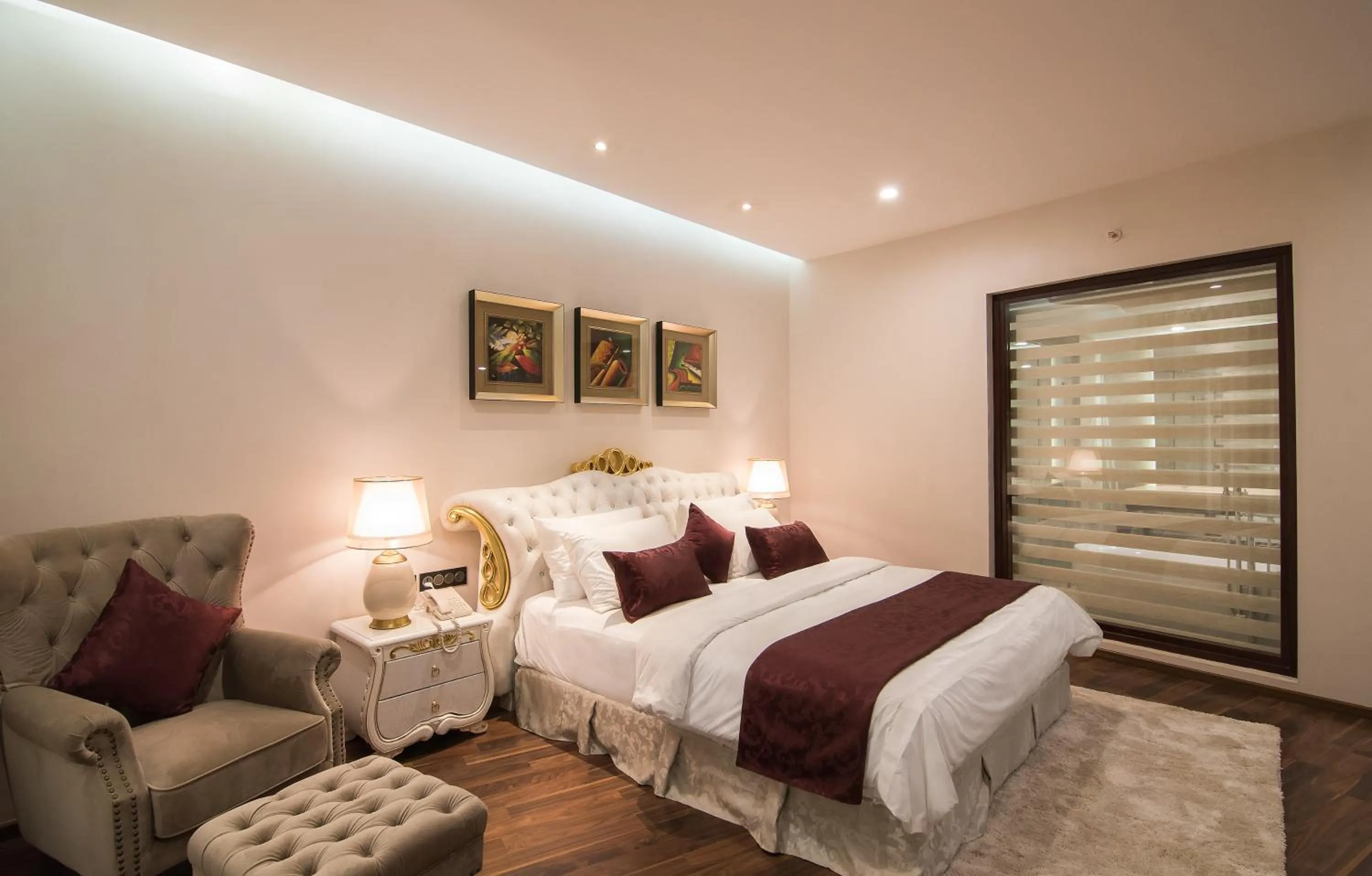 Photo of the whole room, Bed in Park Regis Goa