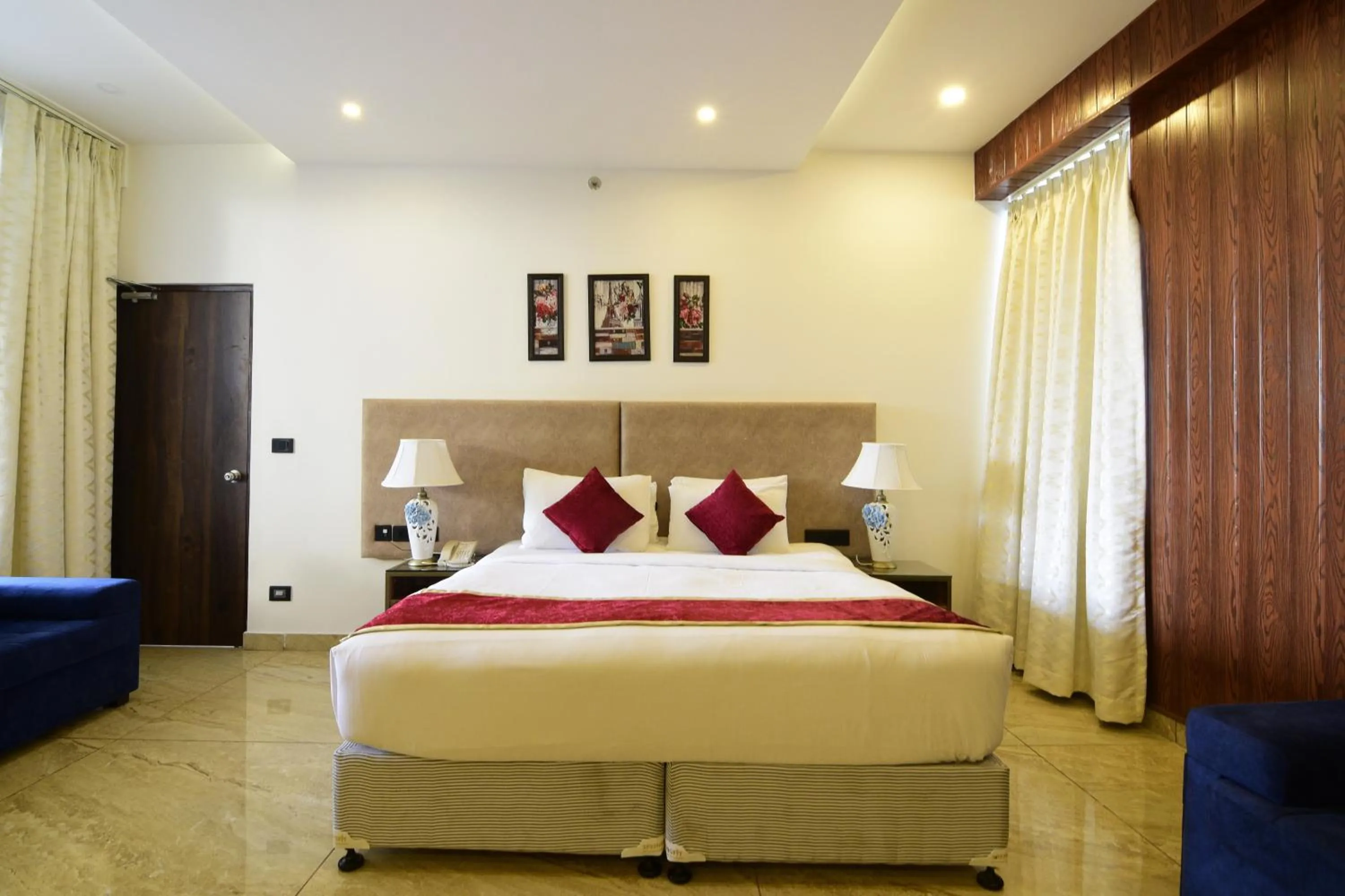 Bedroom, Bed in Park Regis Goa