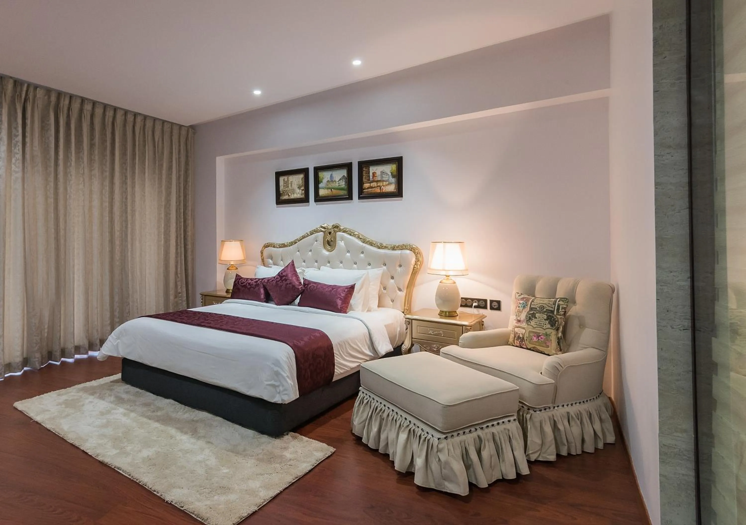 Photo of the whole room, Bed in Park Regis Goa