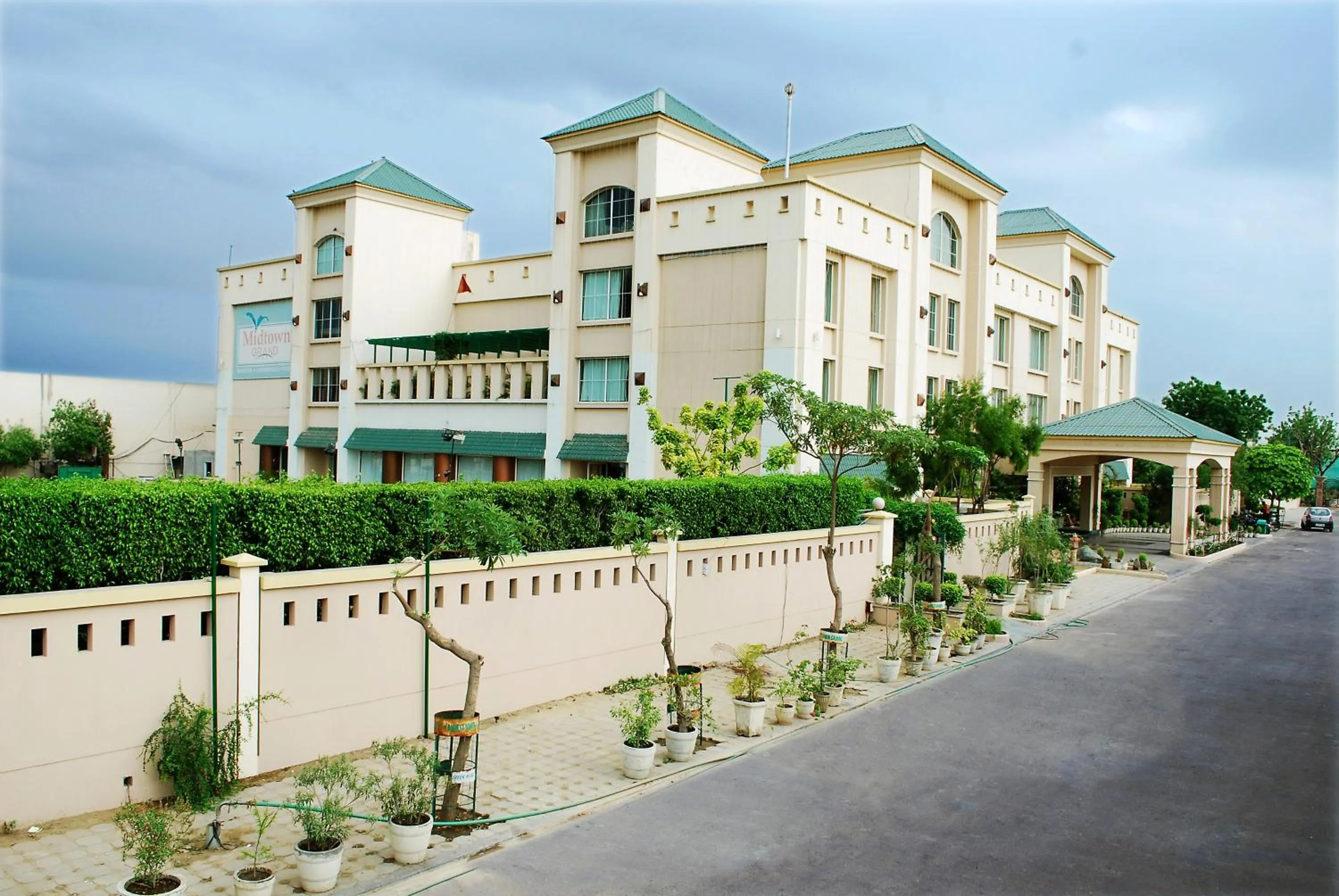 Property building in Midtown Grand