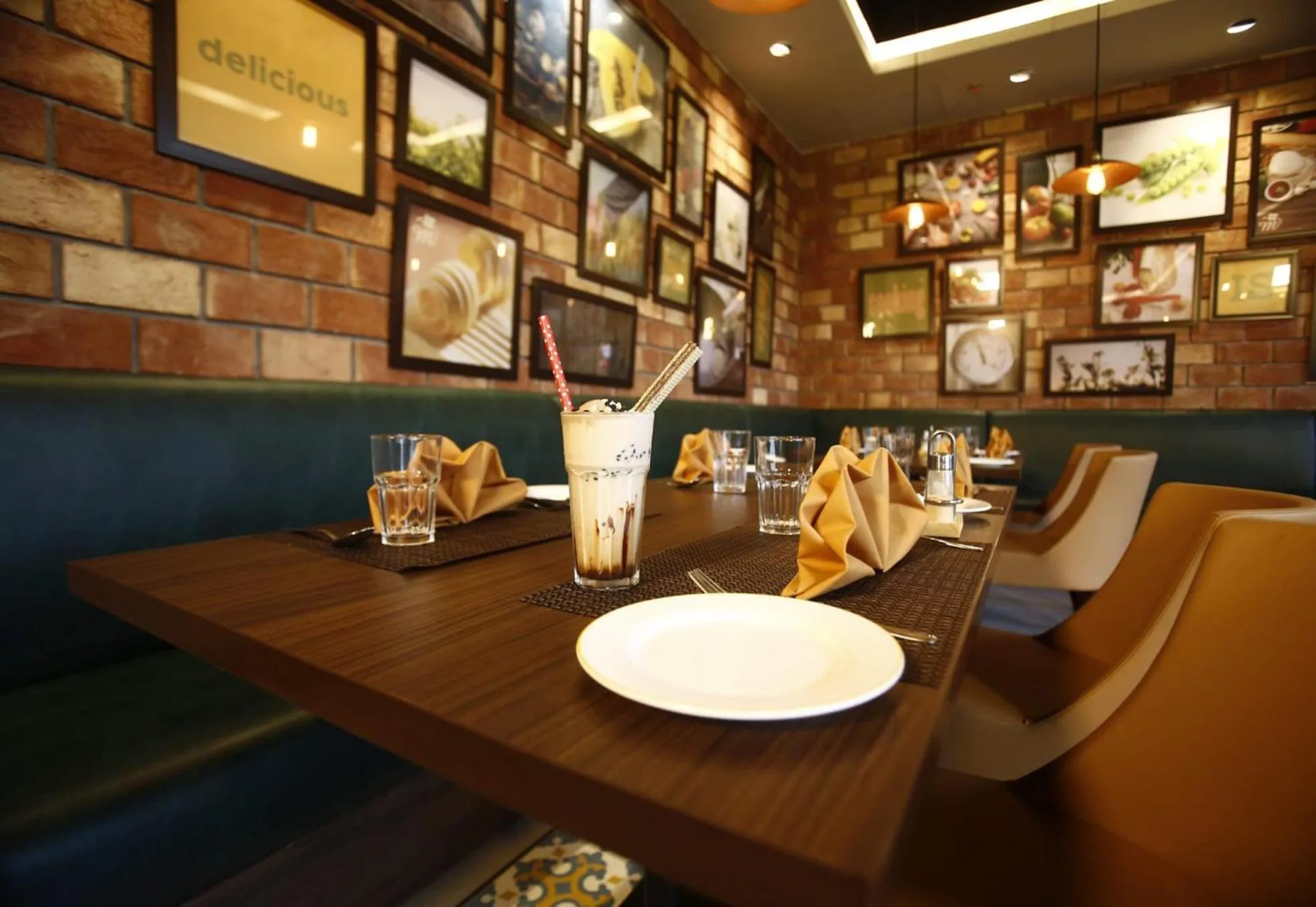 Restaurant/places to eat in Midtown Grand