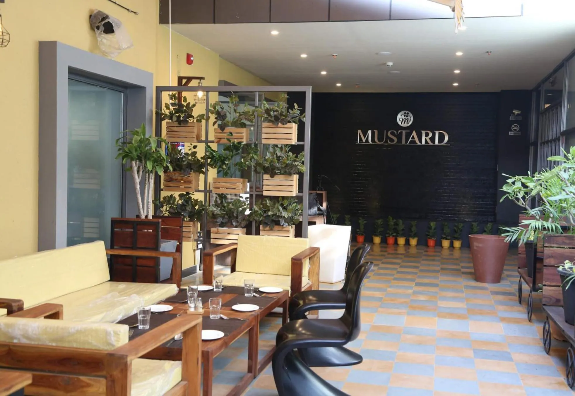 Restaurant/places to eat in Midtown Grand