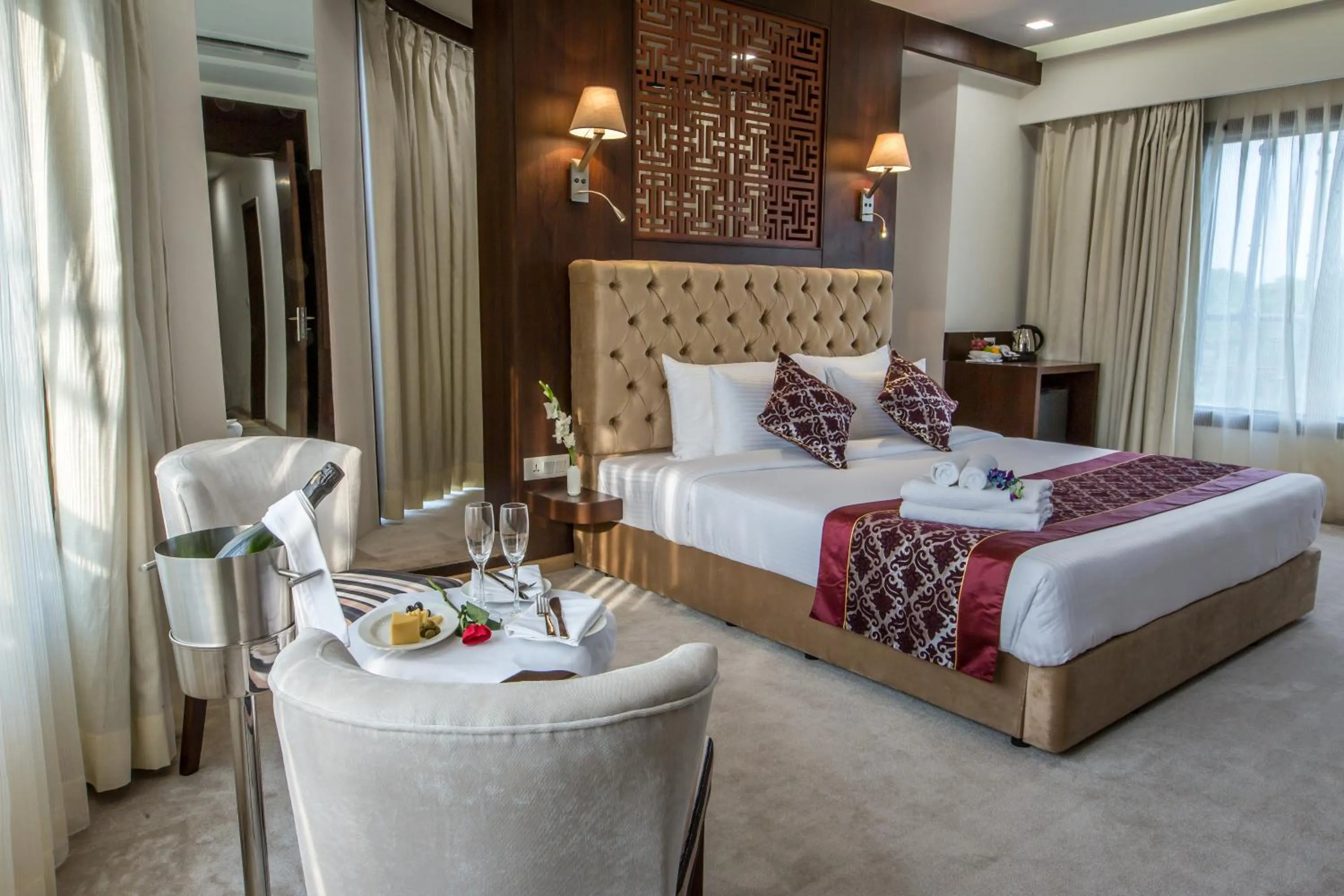 Photo of the whole room, Bed in Clarks Inn Suites Gwalior