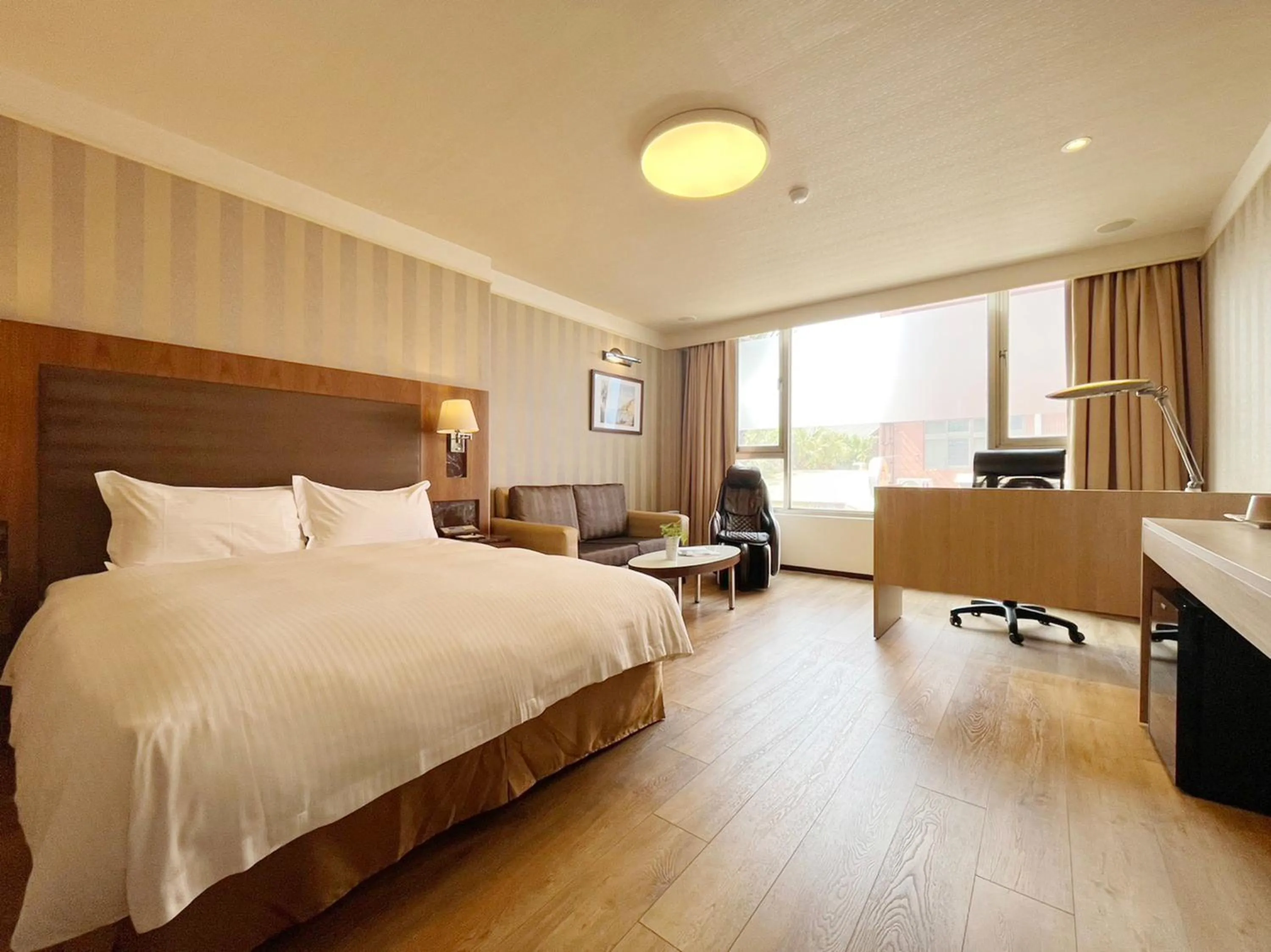 Photo of the whole room, Bed in Gueylin Hotel