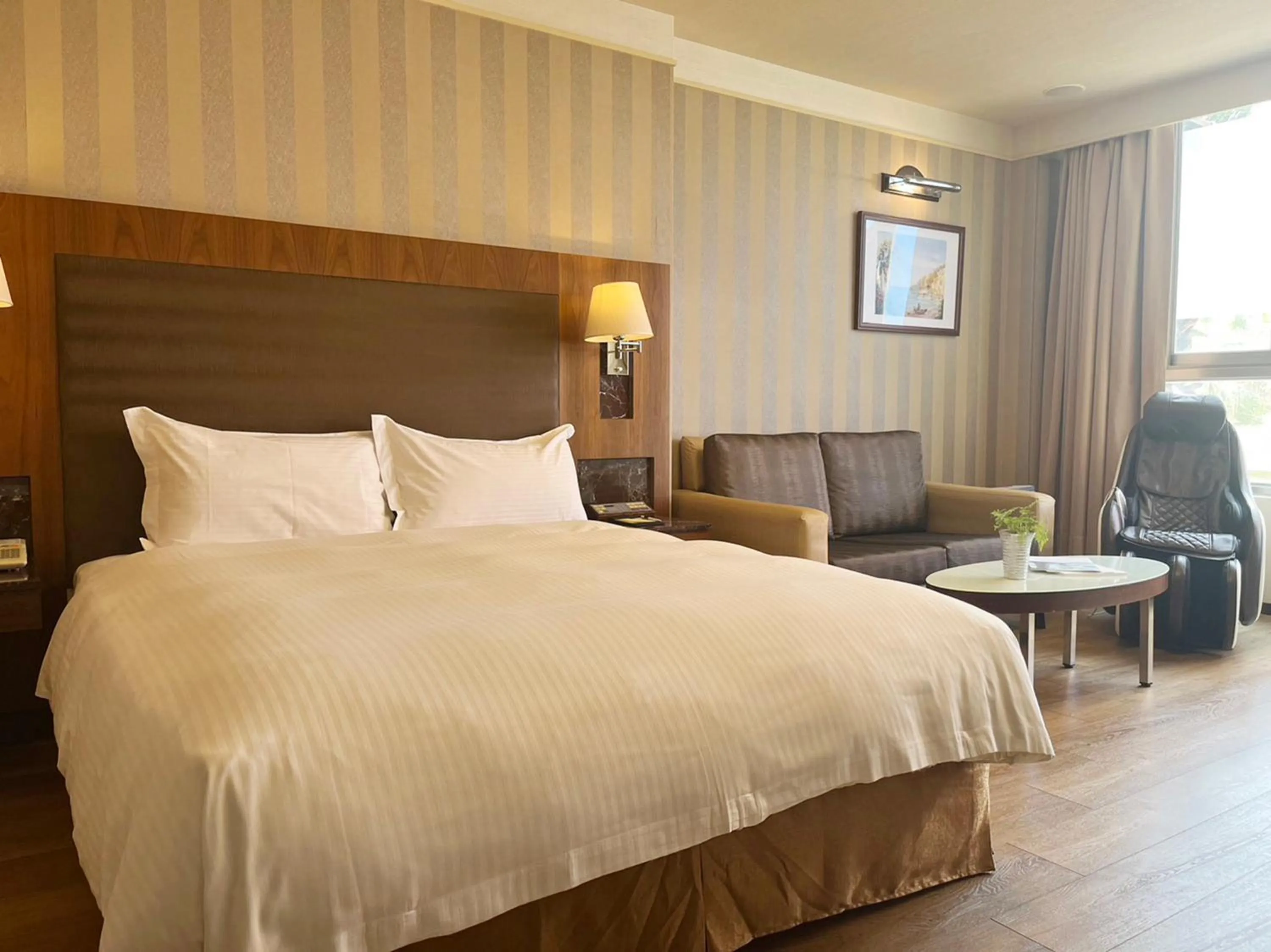 Photo of the whole room, Bed in Gueylin Hotel