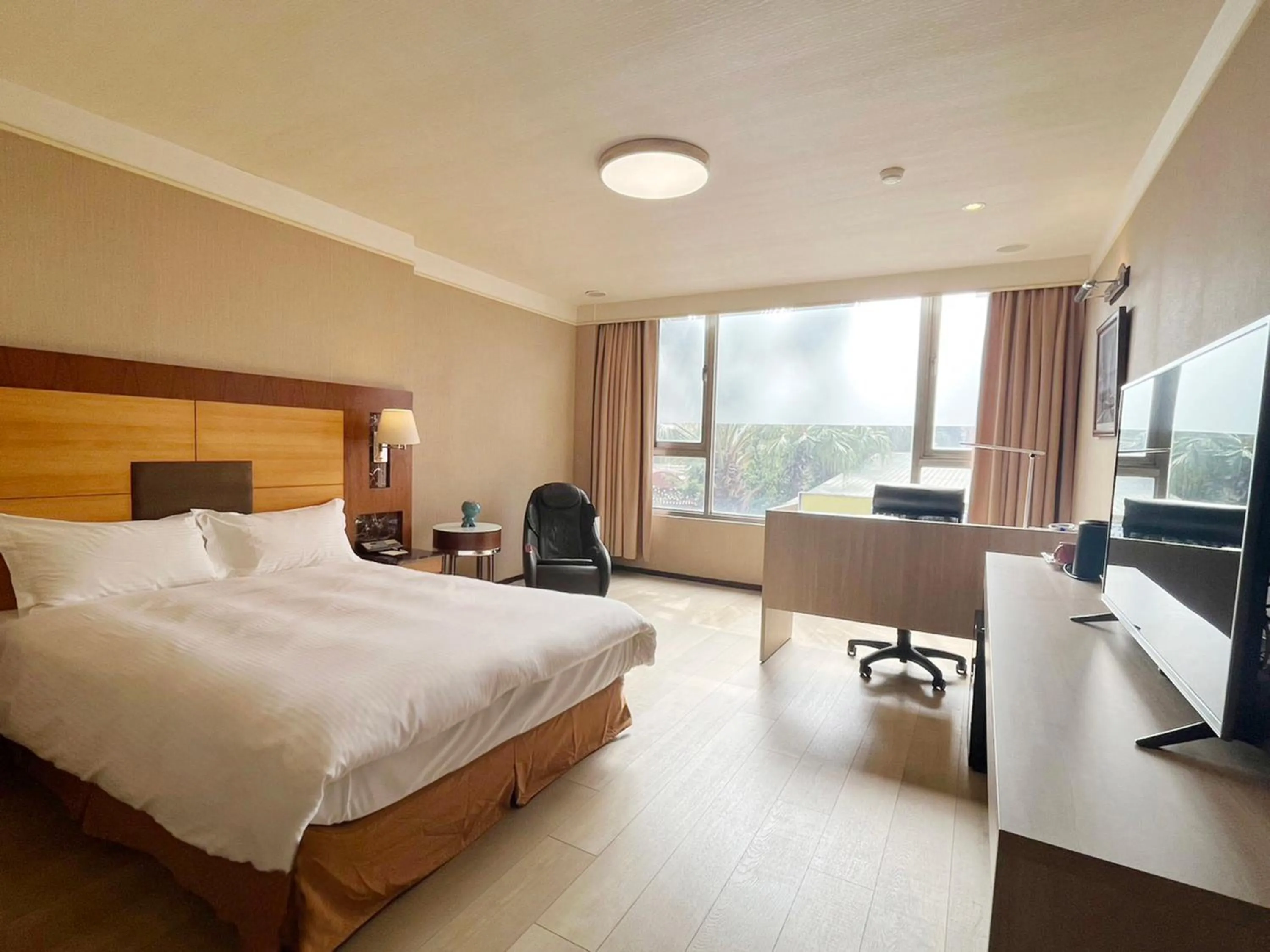 Photo of the whole room, Bed in Gueylin Hotel