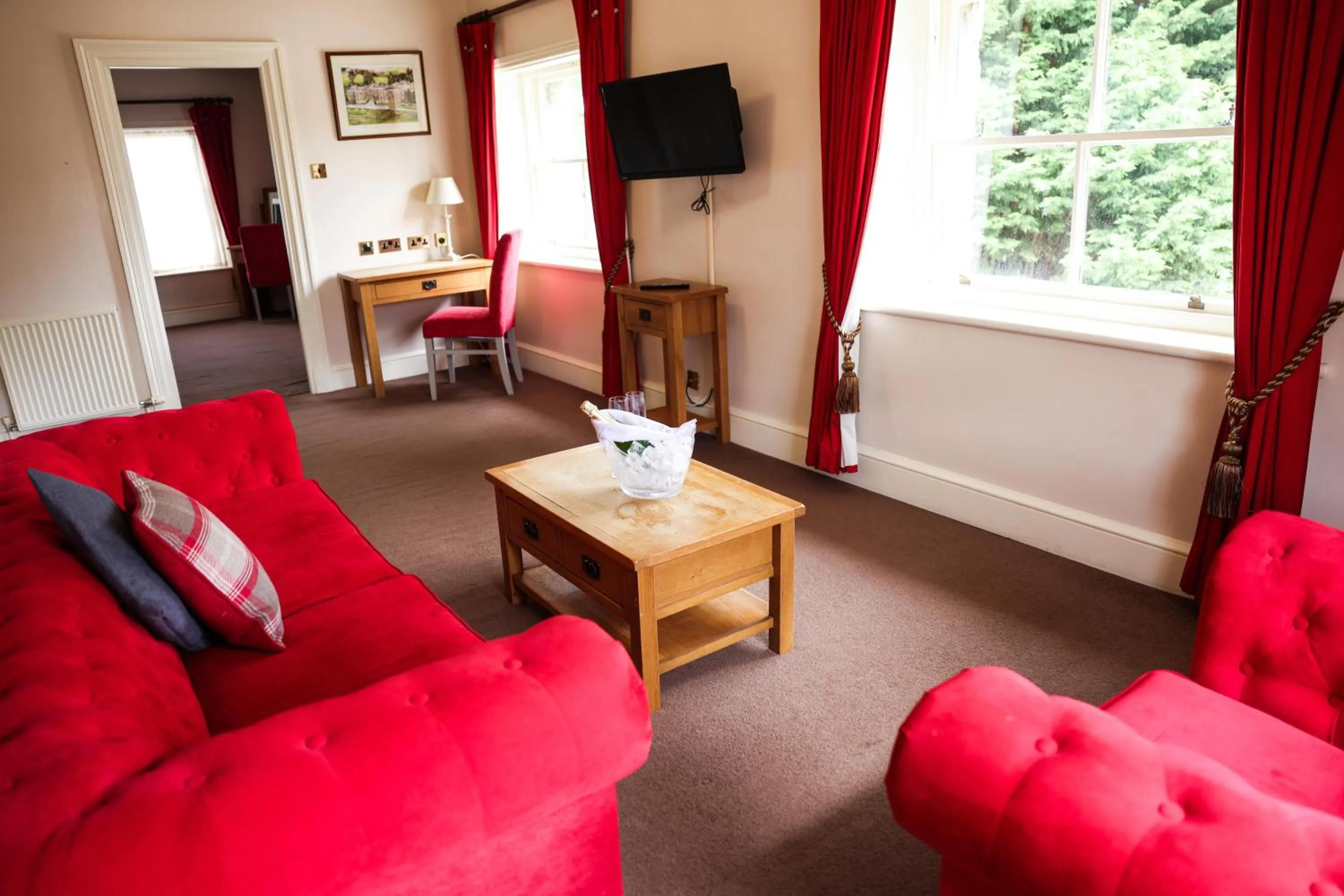 TV and multimedia in Hazlewood Castle & Spa