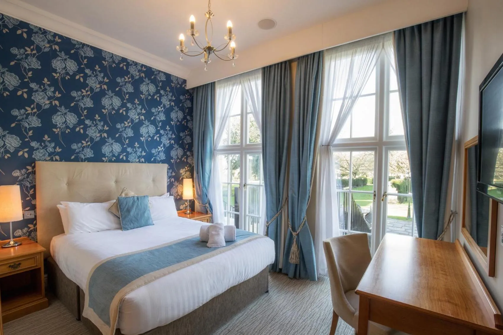 Bedroom, Bed in Hazlewood Castle & Spa