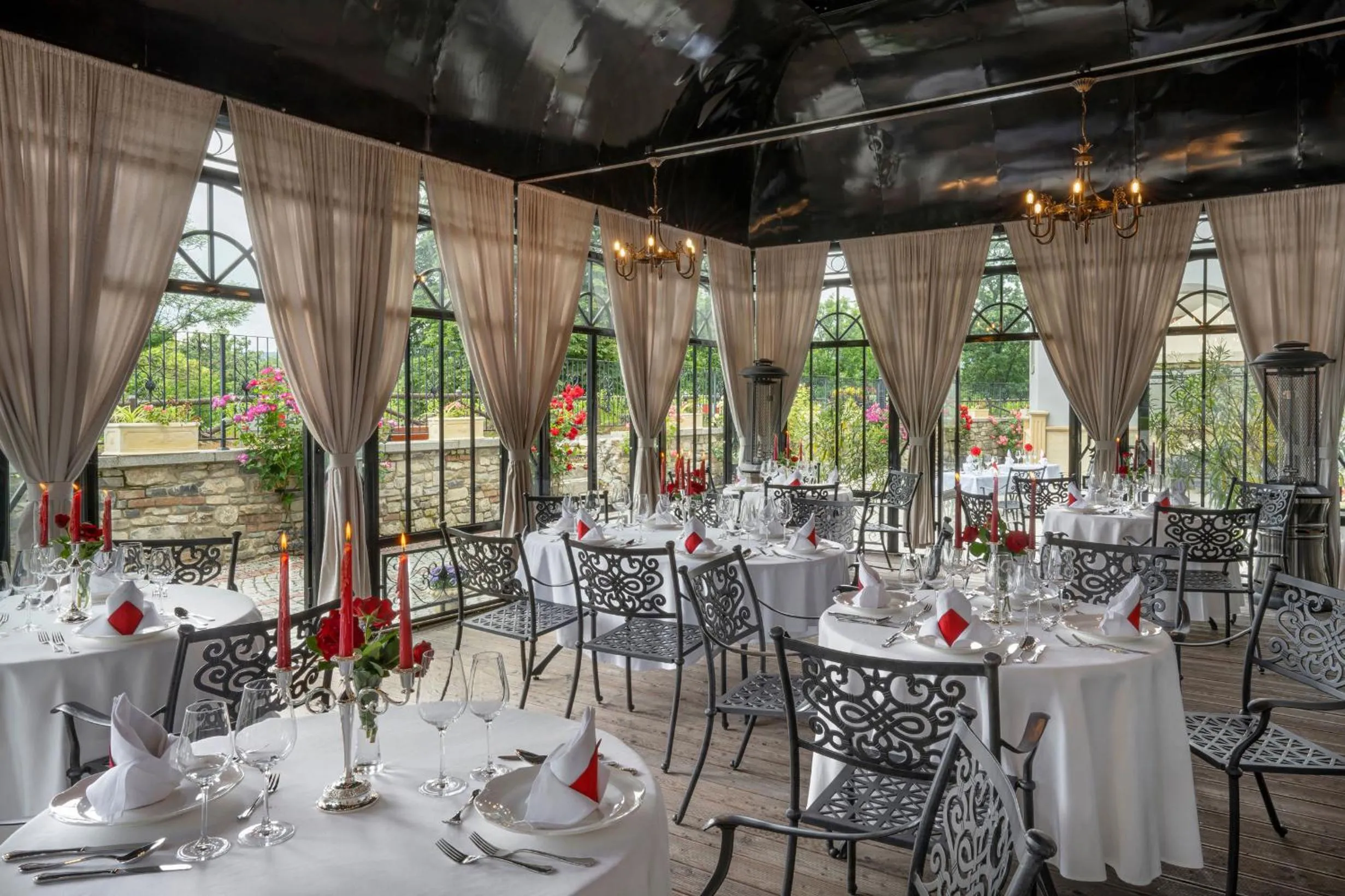 Evening entertainment in Galicia Nueva, castle hotel