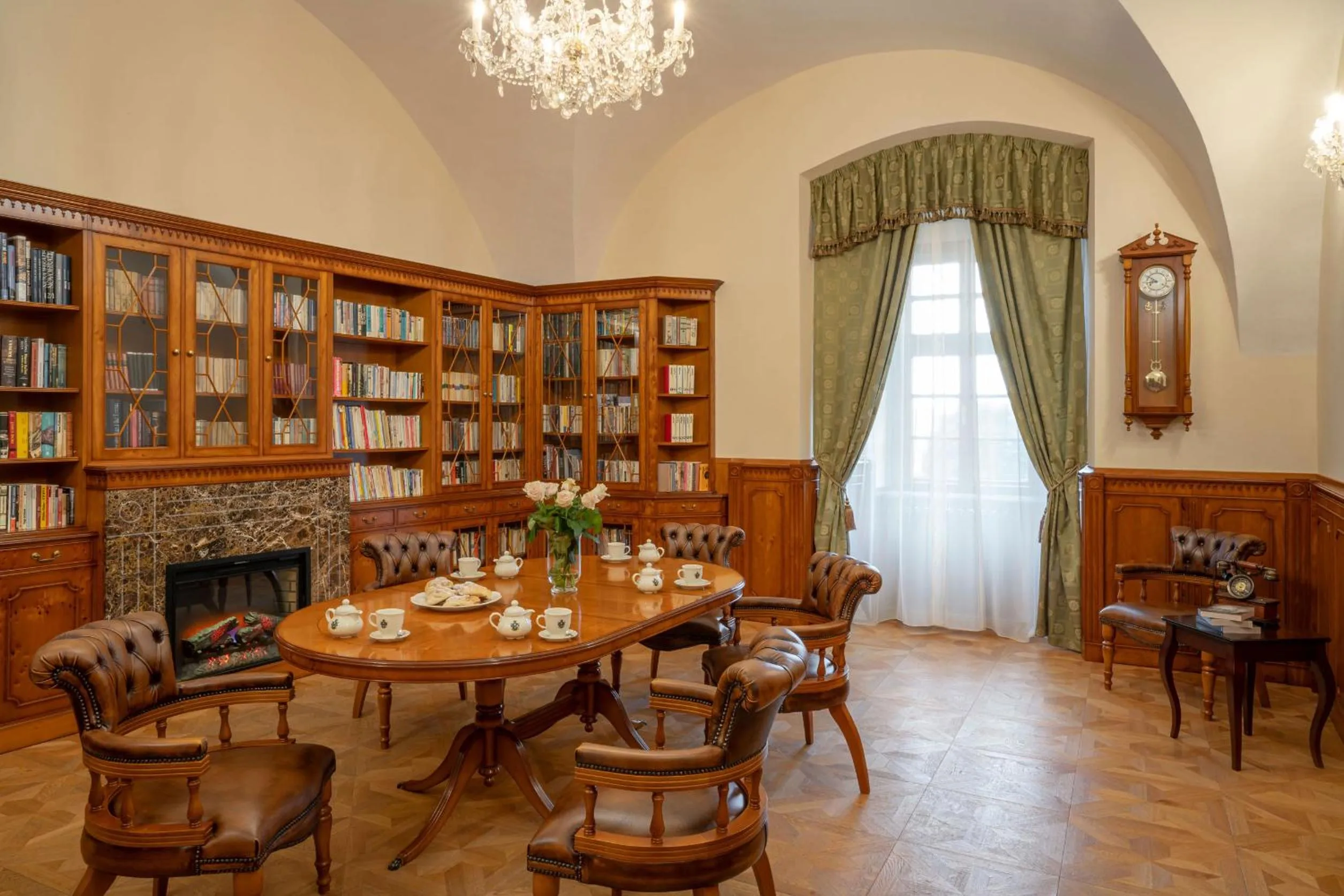 Library in Galicia Nueva, castle hotel
