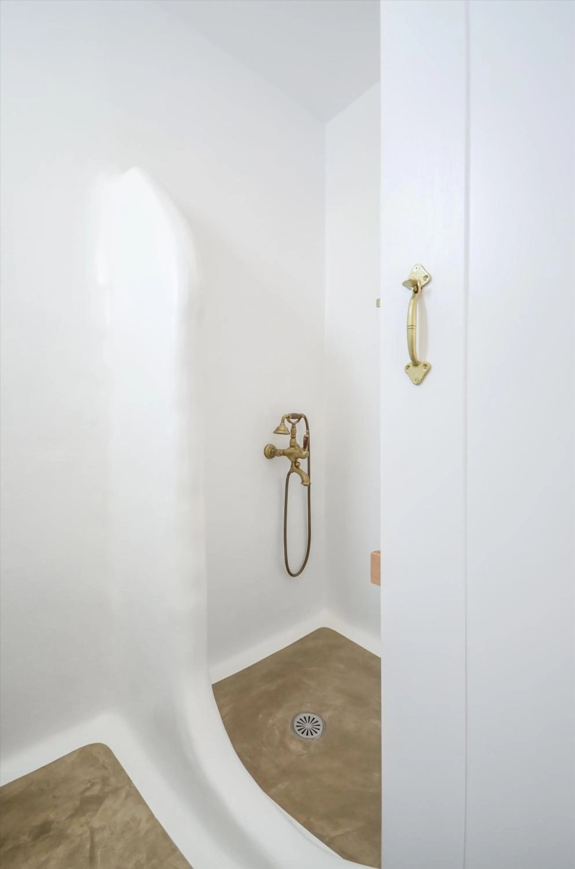 Shower in Ktima Lino