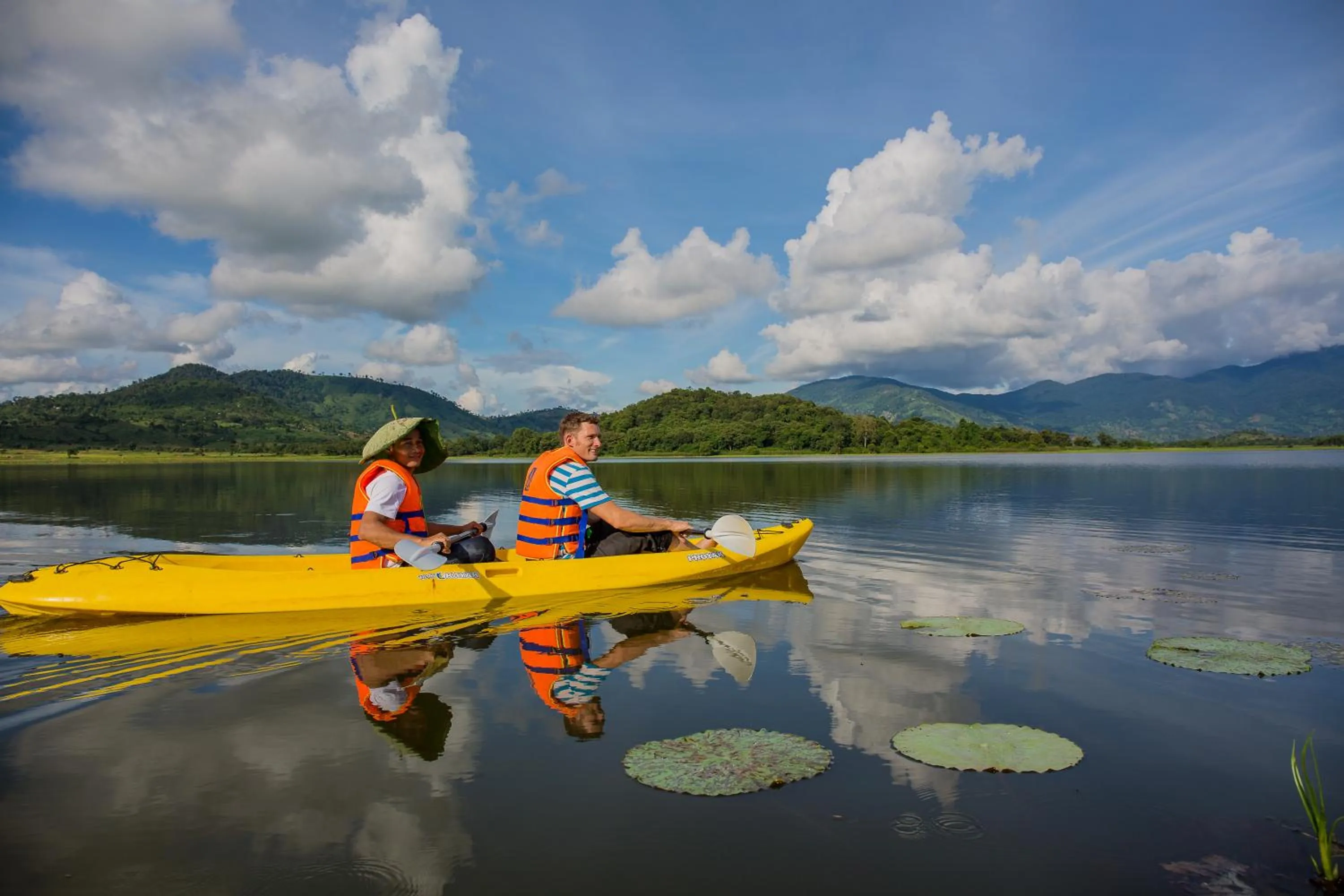 Canoeing in Lak Tented Camp