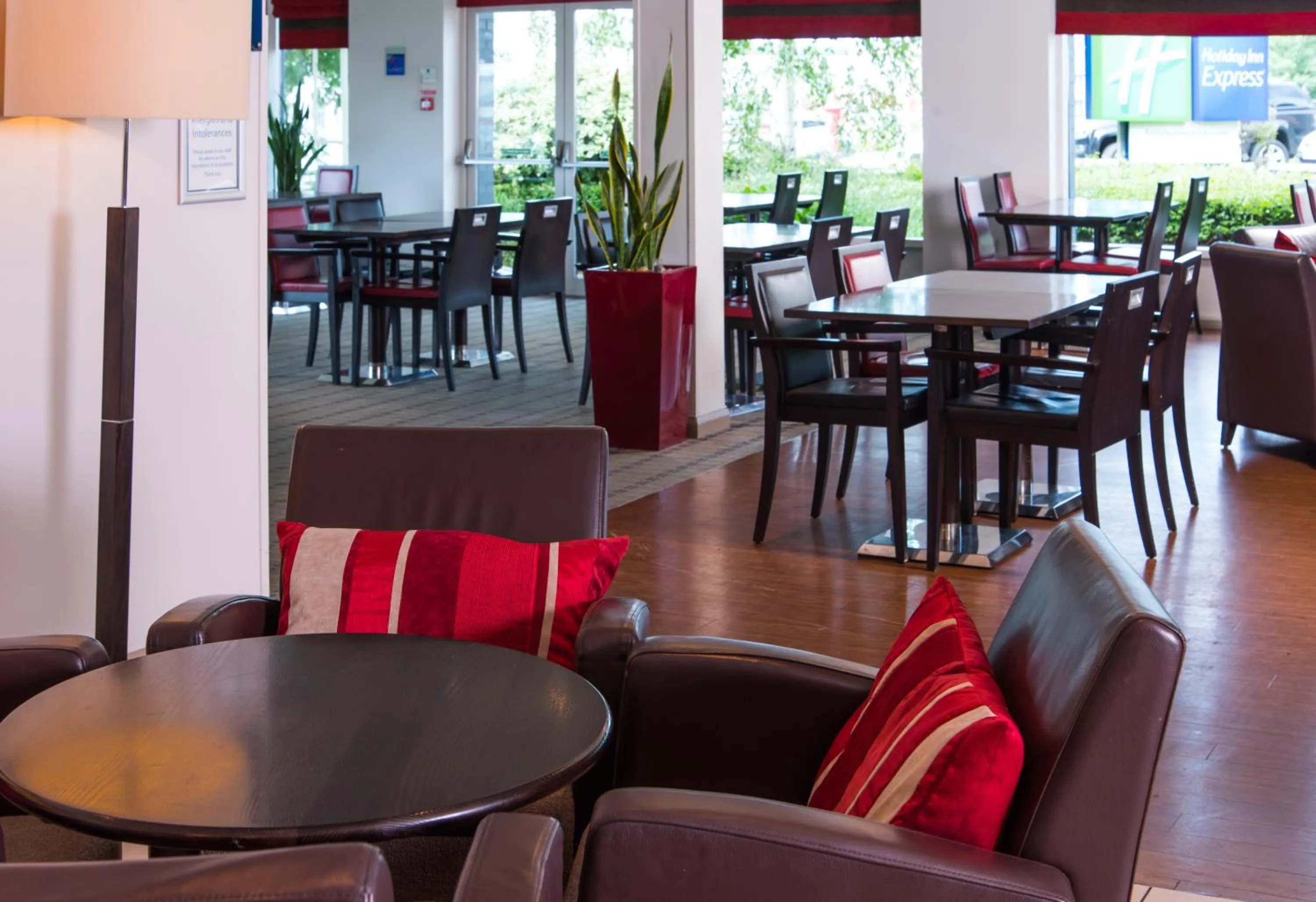 Lounge or bar in Holiday Inn Express Leeds City Centre by IHG