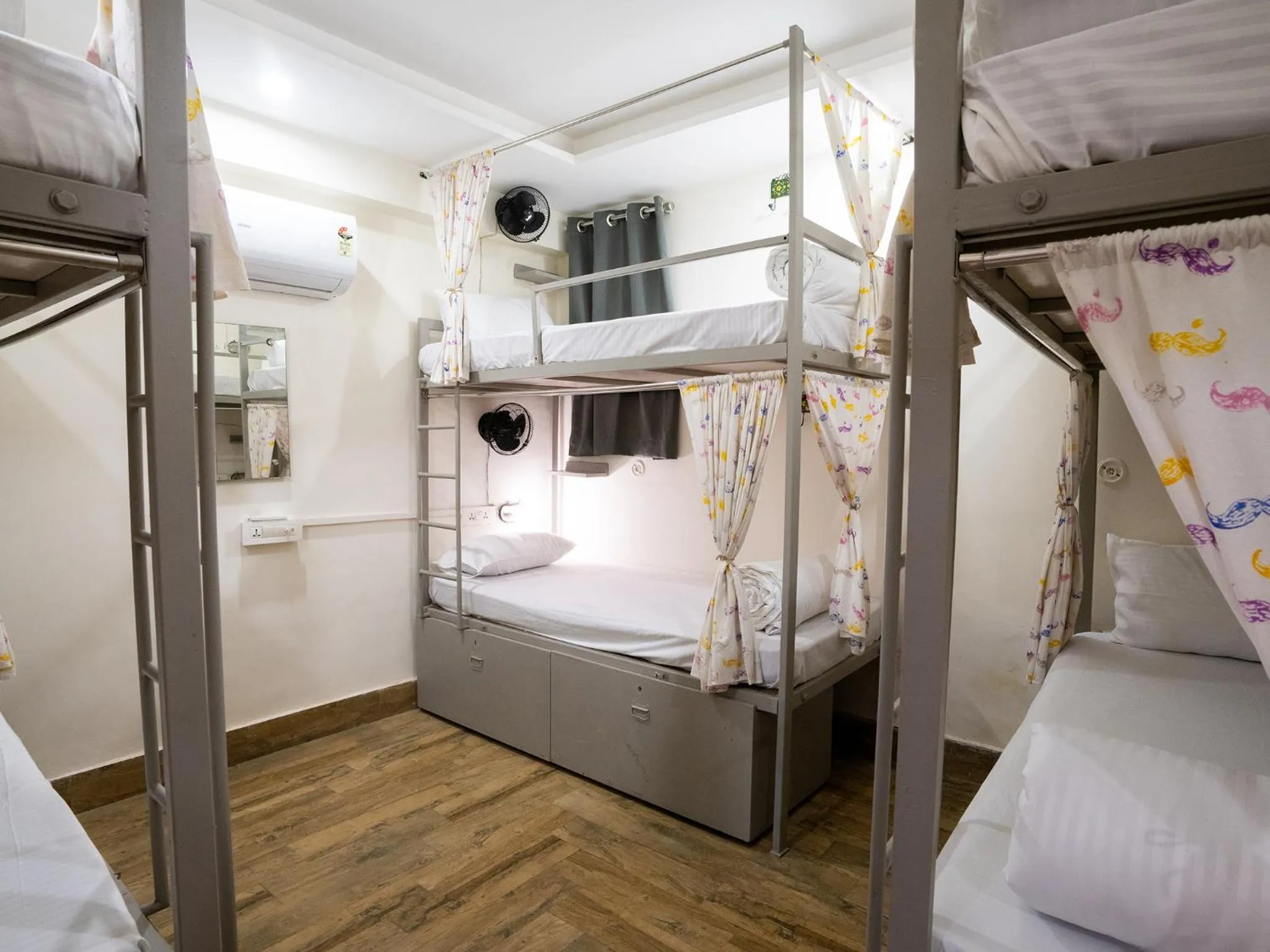 bunk bed in Moustache Agra